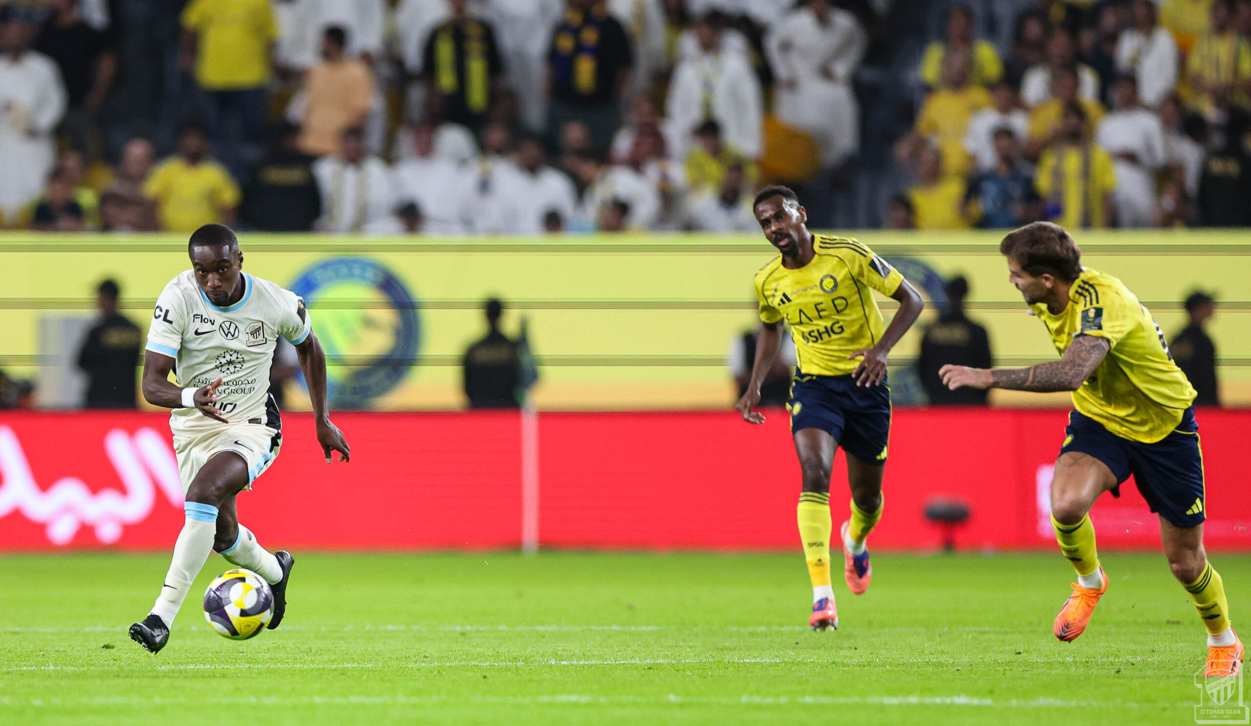 صورة | موسى ديابي يثير غضب جماهير النصر بعد كلاسيكو كأس الملك