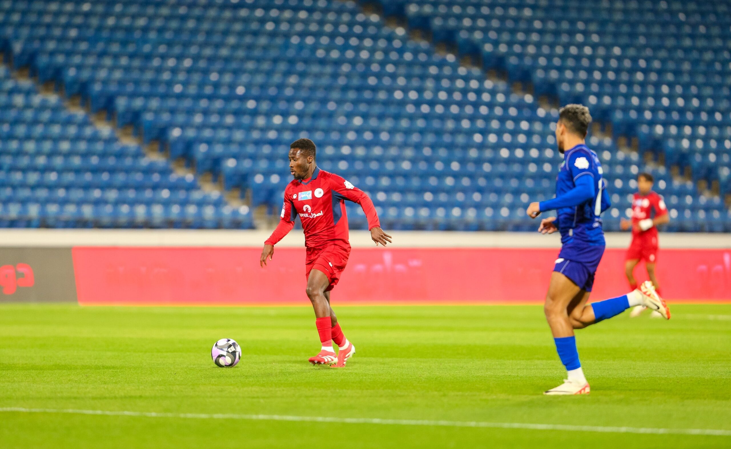 الفتح يخطف تعادلًا ثمينًا أمام ضمك في دوري روشن