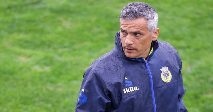 مدرب ضمك ينتقد التحكيم بعد التعادل أمام الشباب: “ركلة الجزاء والطرد غير صحيحين”