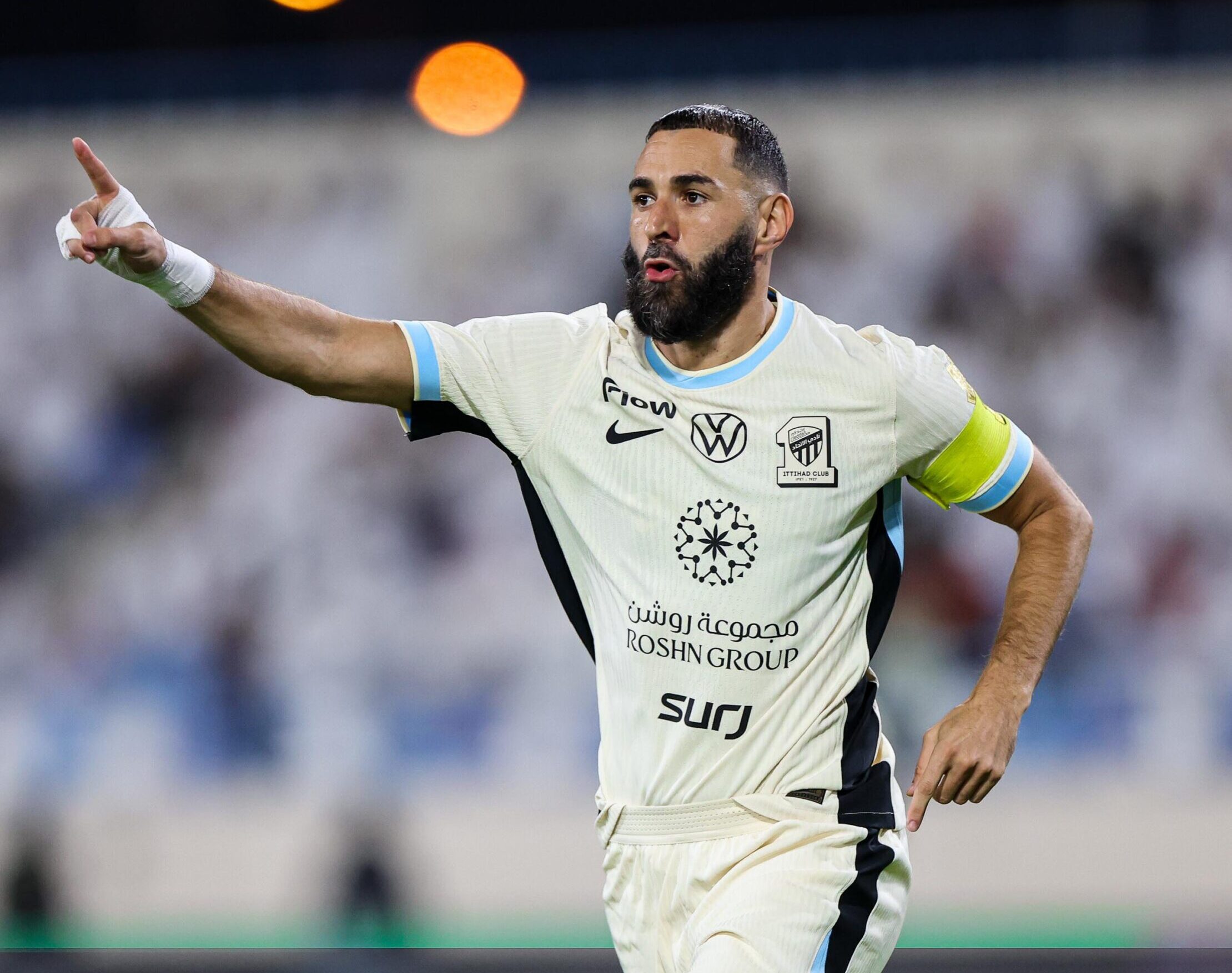 إعلامي يوجه رسالة نارية إلى بنزيما بعد تعادل الاتحاد مع الفيحاء