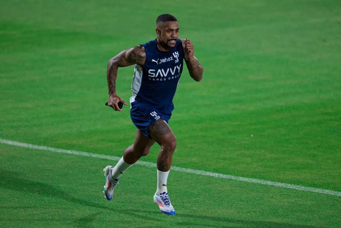 إصابة خفيفة لمالكوم قبل مواجهة الاتفاق.. إنزاجي يترقب التقرير الطبي