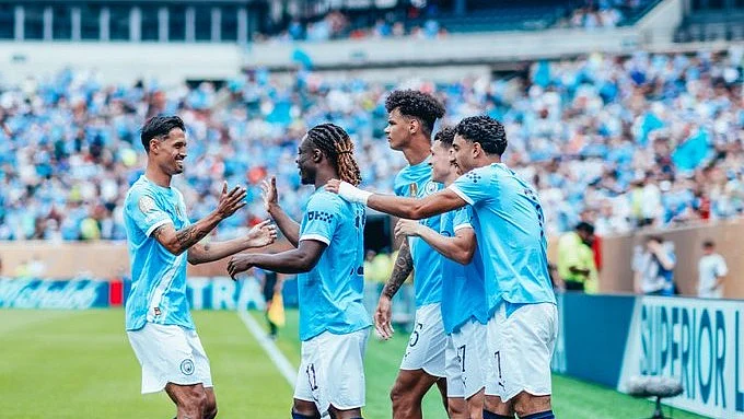 أندية روشن تدخل سباق التعاقد على ضم نجم مانشستر سيتي