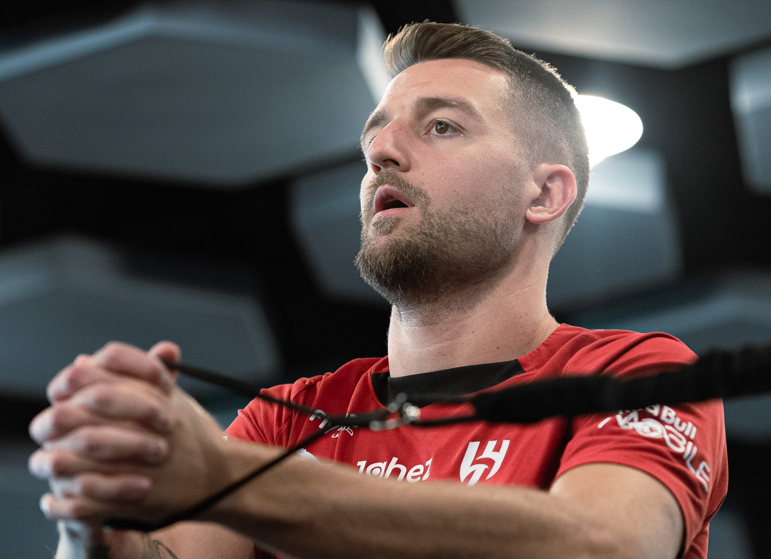 إصابة جديدة تربك الهلال.. سافيتش يغادر المران متأثرًا بوعكة عضلية