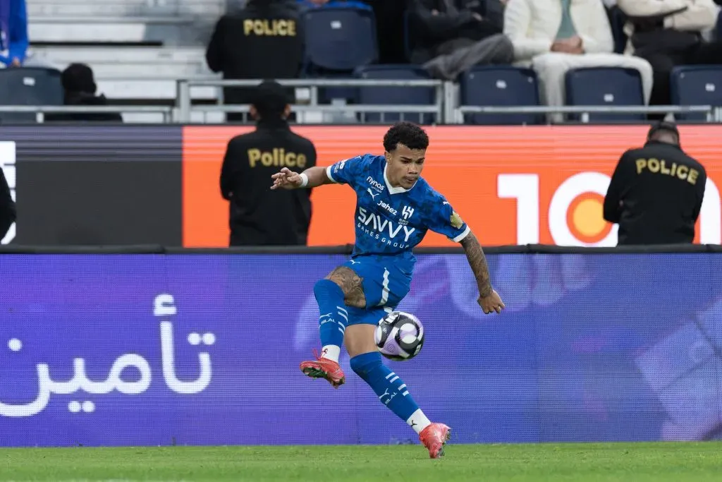 سخرية دباس الدوسري من كايو تشعل مواقع التواصل بعد مباراة الهلال والأخدود