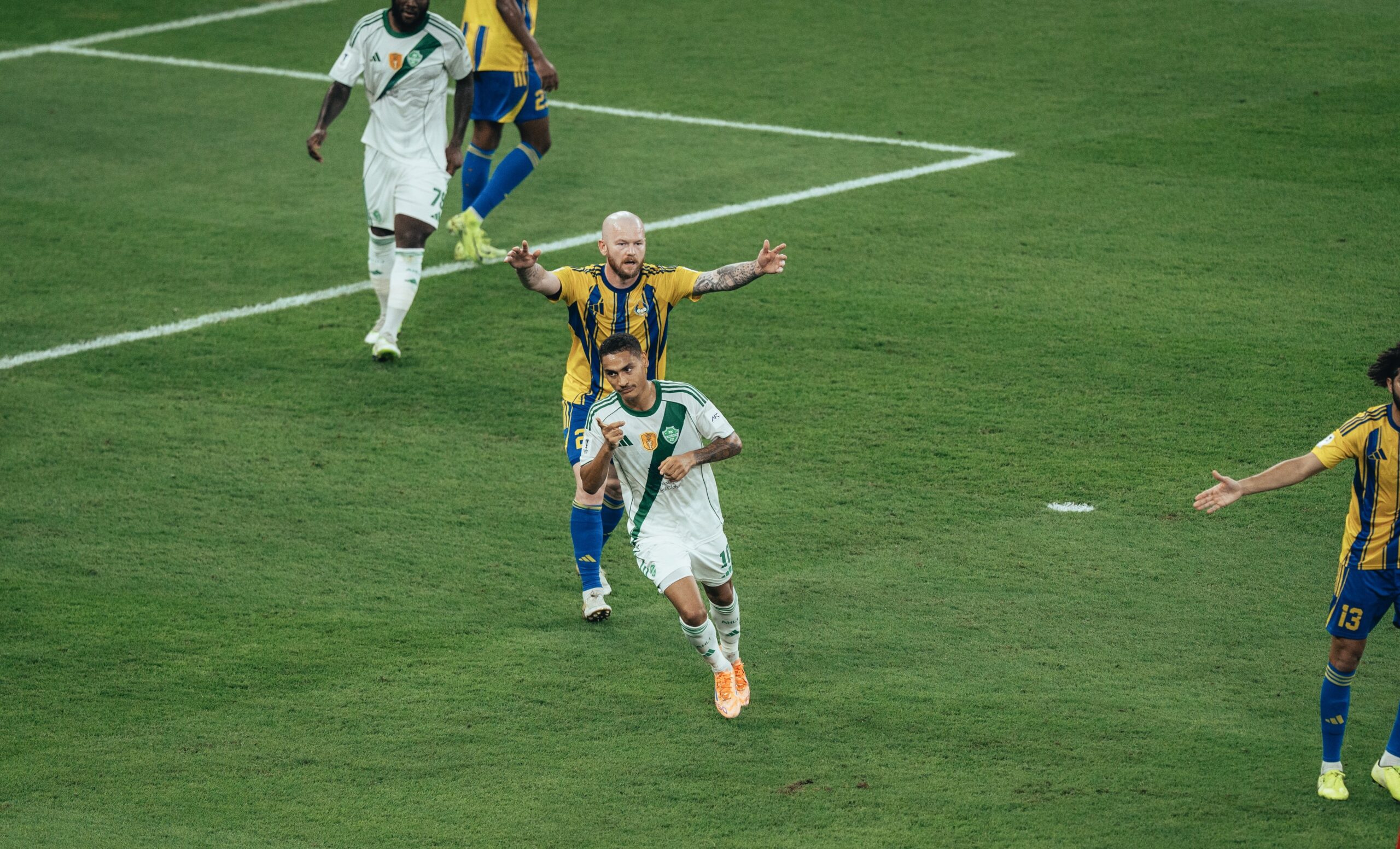 الأهلي يضرب الغرافة برباعية ويستعيد الصدارة في دوري أبطال آسيا للنخبة