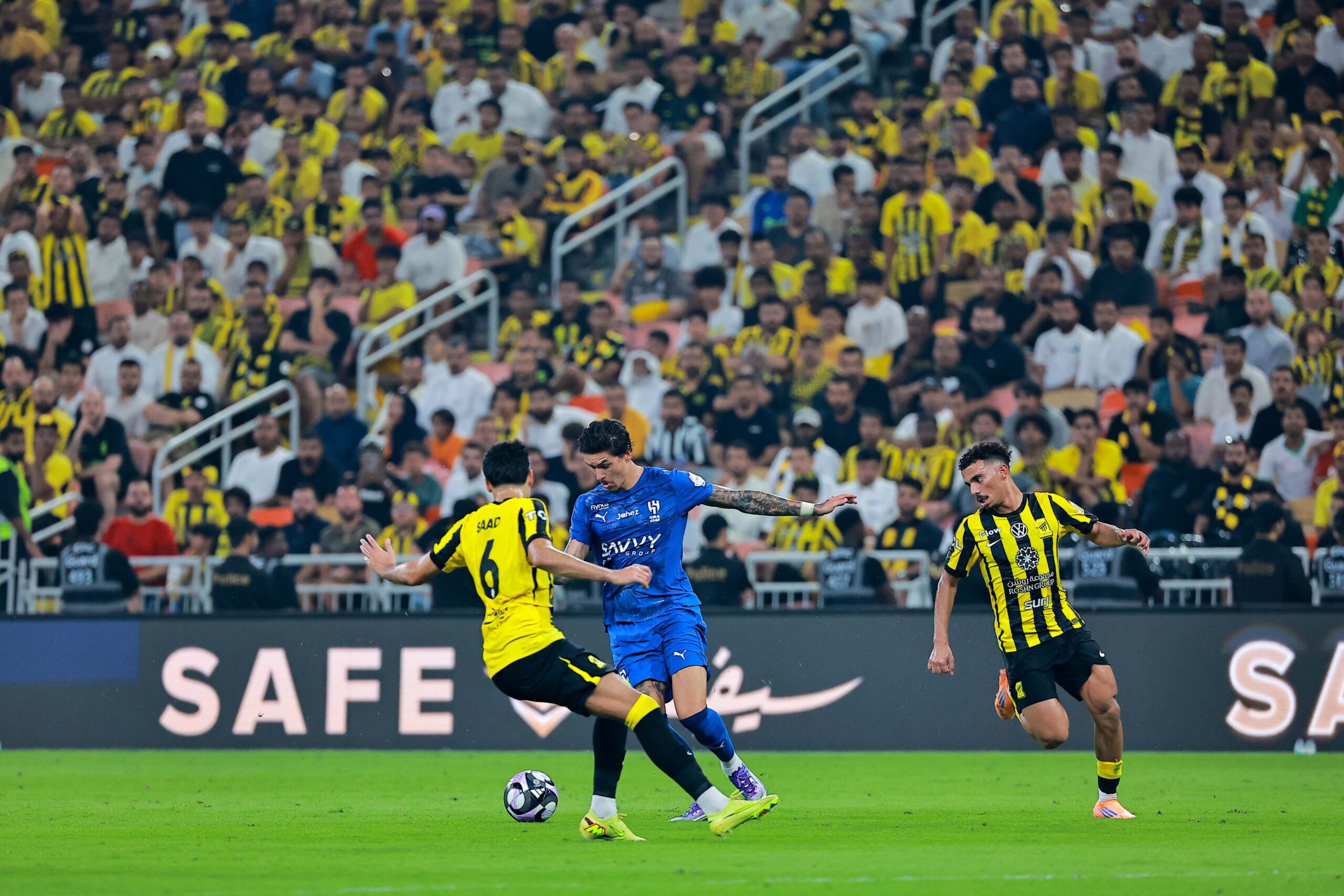 عاجل الهلال يضرب الاتحاد بثنائية في كلاسيكو مثير بـ«دوري روشن»