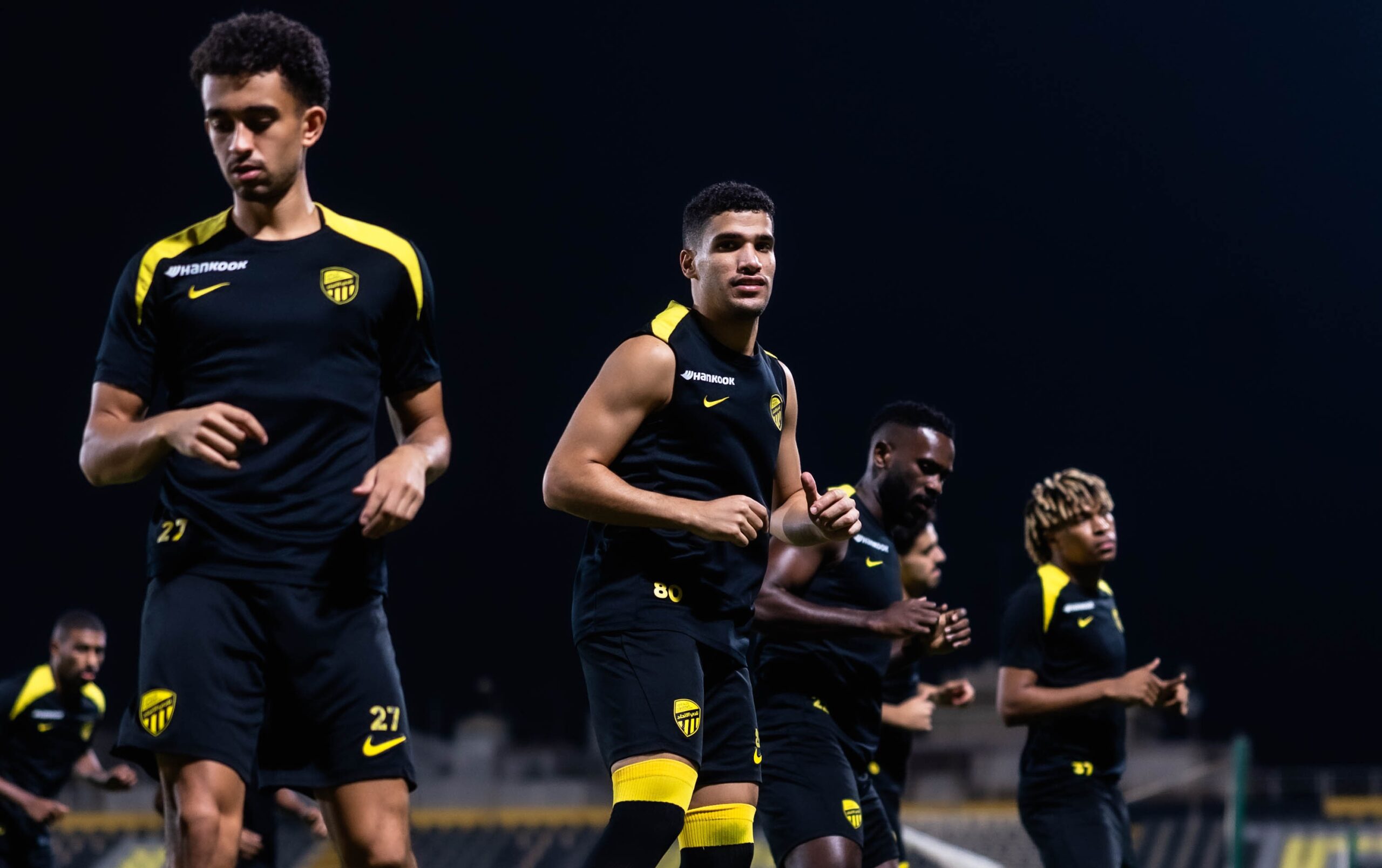 الاتحاد يواجه الهلال بغيابات مؤثرة.. وعودة ثلاثي بارز قبل الكلاسيكو المنتظر