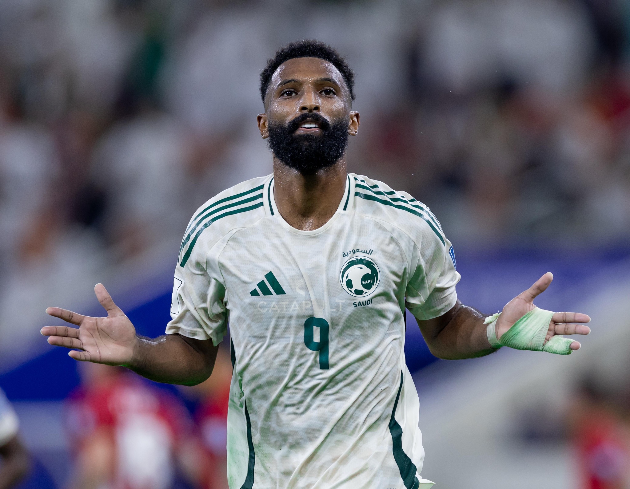 فراس البريكان يطمئن جماهير الأخضر بعد إصابته: «أنا بخير والإصابة بسيطة»