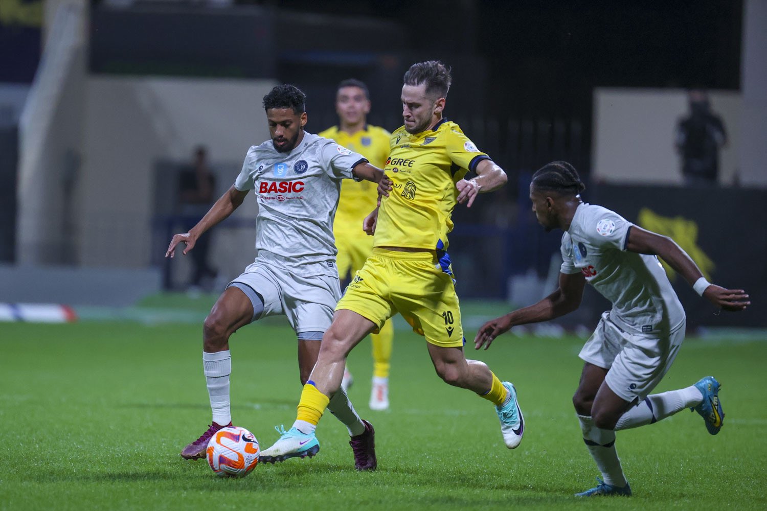 التشكيل الرسمي لمباراة التعاون وضمك في دوري روشن