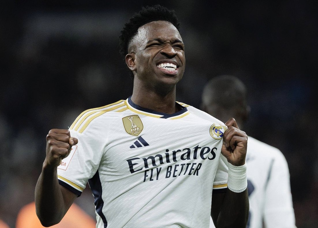 الأهلي يستعد لتفجير مفاجأة مدوية بعرض خيالي لضم فينيسيوس من ريال مدريد