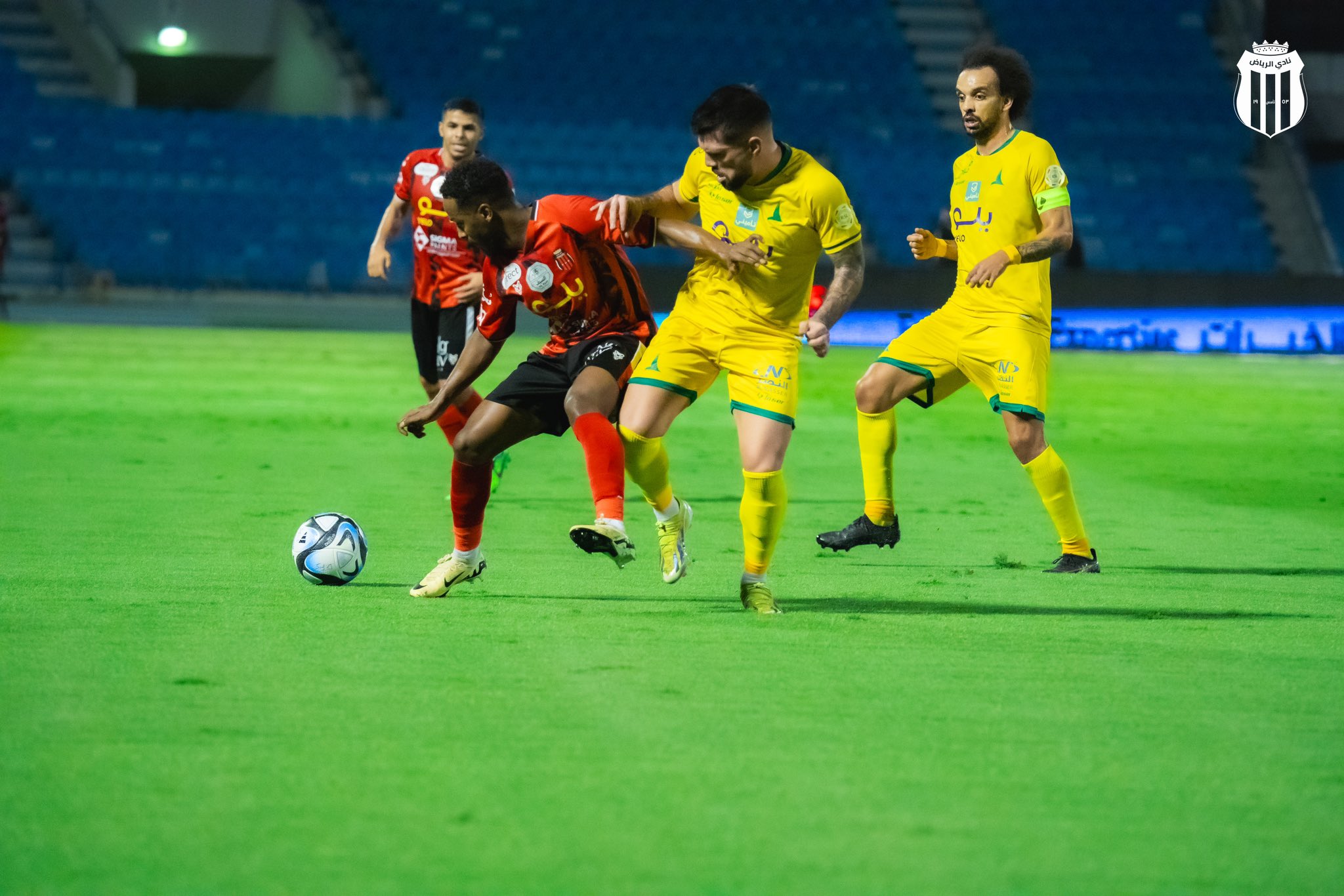 التشكيل الرسمي لمباراة الخليج والرياض في دوري روشن