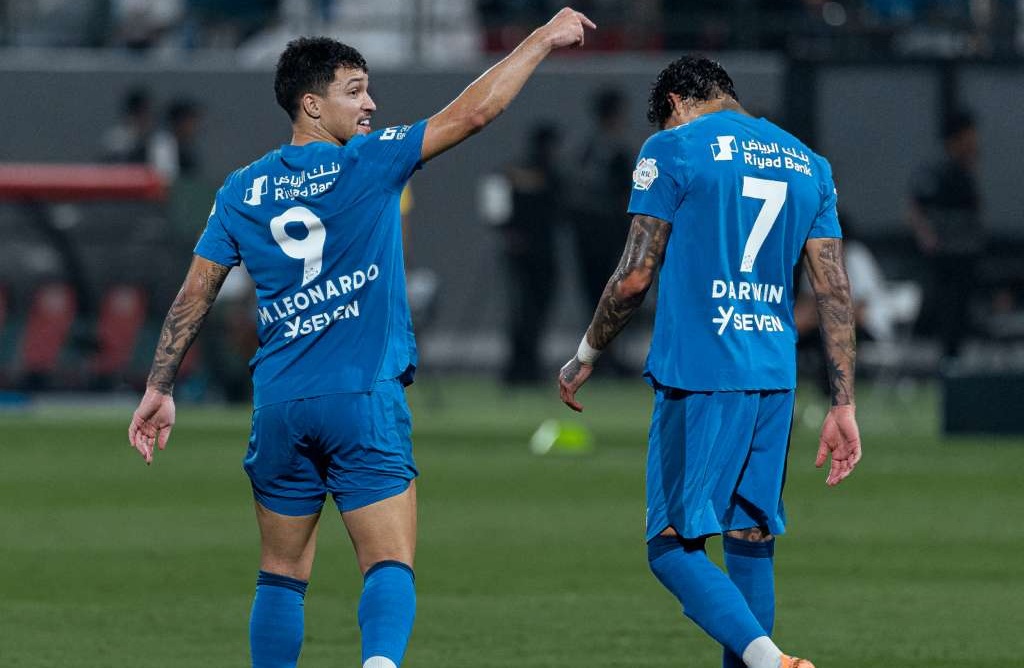 الهلال يتلاعب بدفاع السد ويتقدم بثنائية نظيفة في شوط أول مثير