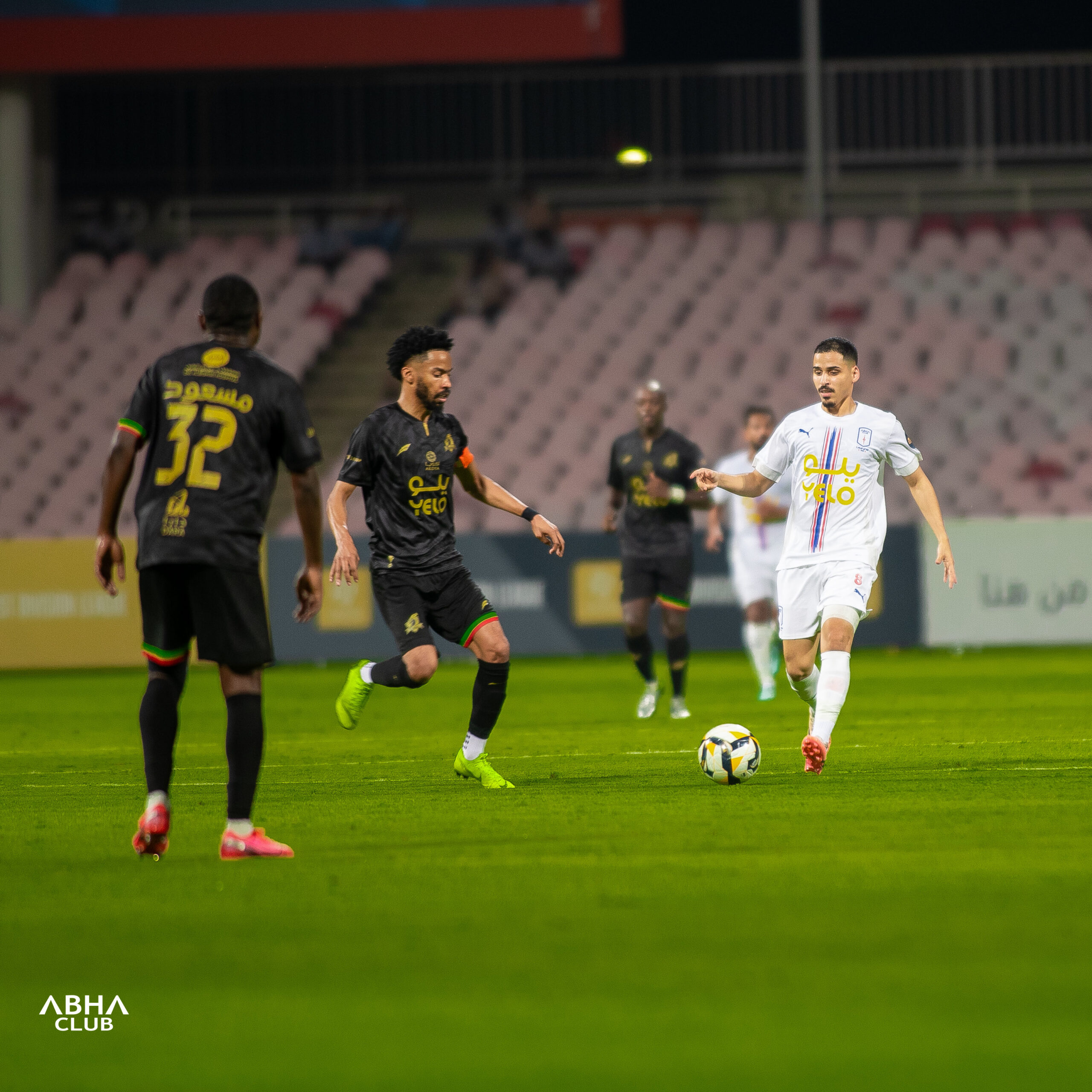 دوري يلو.. أبها يقلب الطاولة على الوحدة في «الشرائع»
