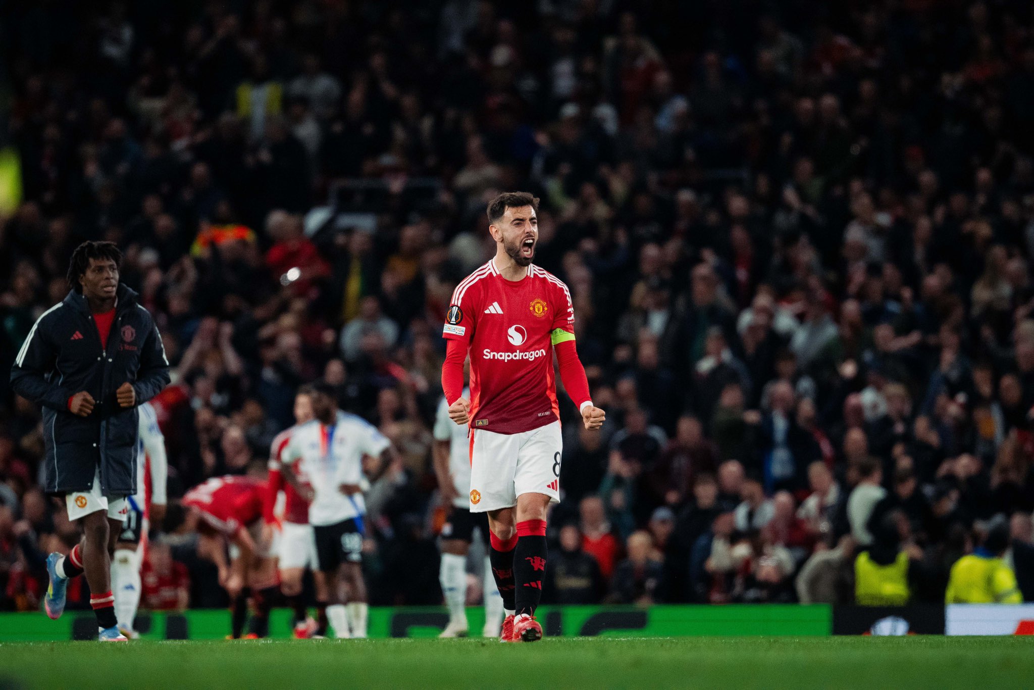 برونو فيرنانديز لا يغلق الباب أمام الانتقال إلى دوري روشن السعودي