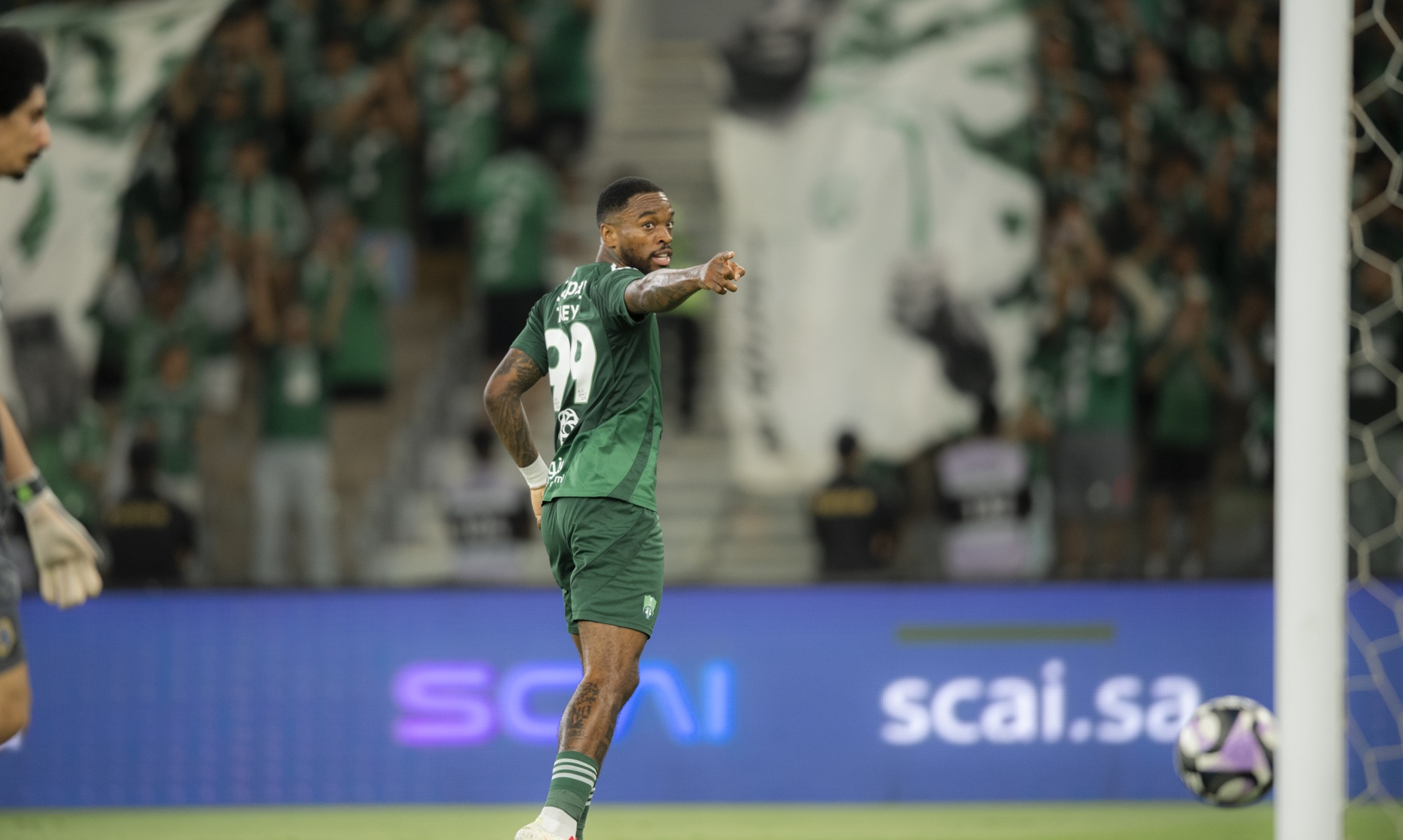 تفاصيل تصرف إيفان توني الغامض بعد تعادل الأهلي والشباب.. ما القصة؟