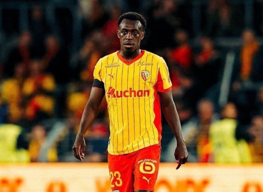 سعود عبدالحميد يحسم موقفه من العودة إلى دوري روشن