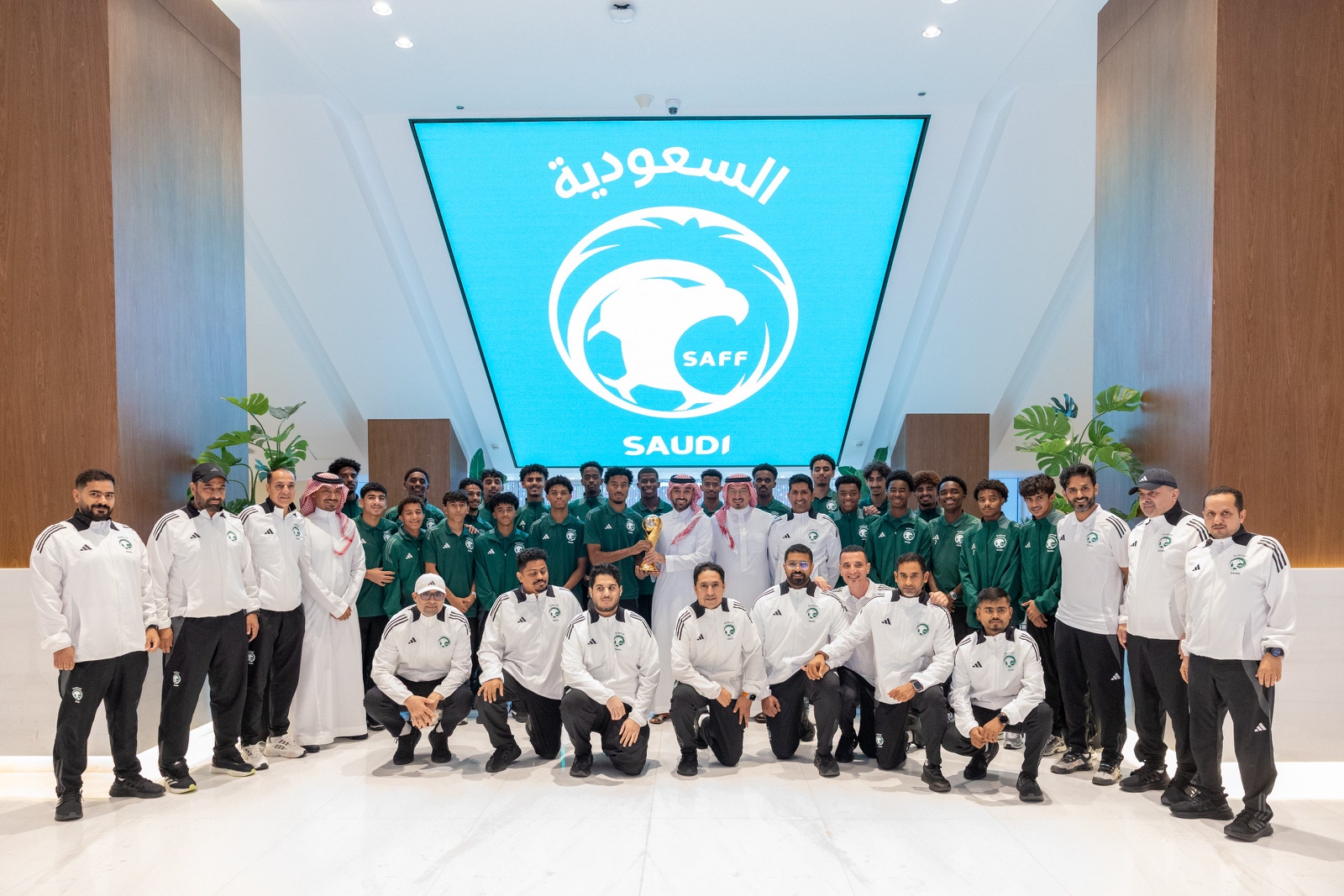 صور | الأمير عبدالعزيز بن تركي الفيصل يكرم منتخبي الشباب والناشئين