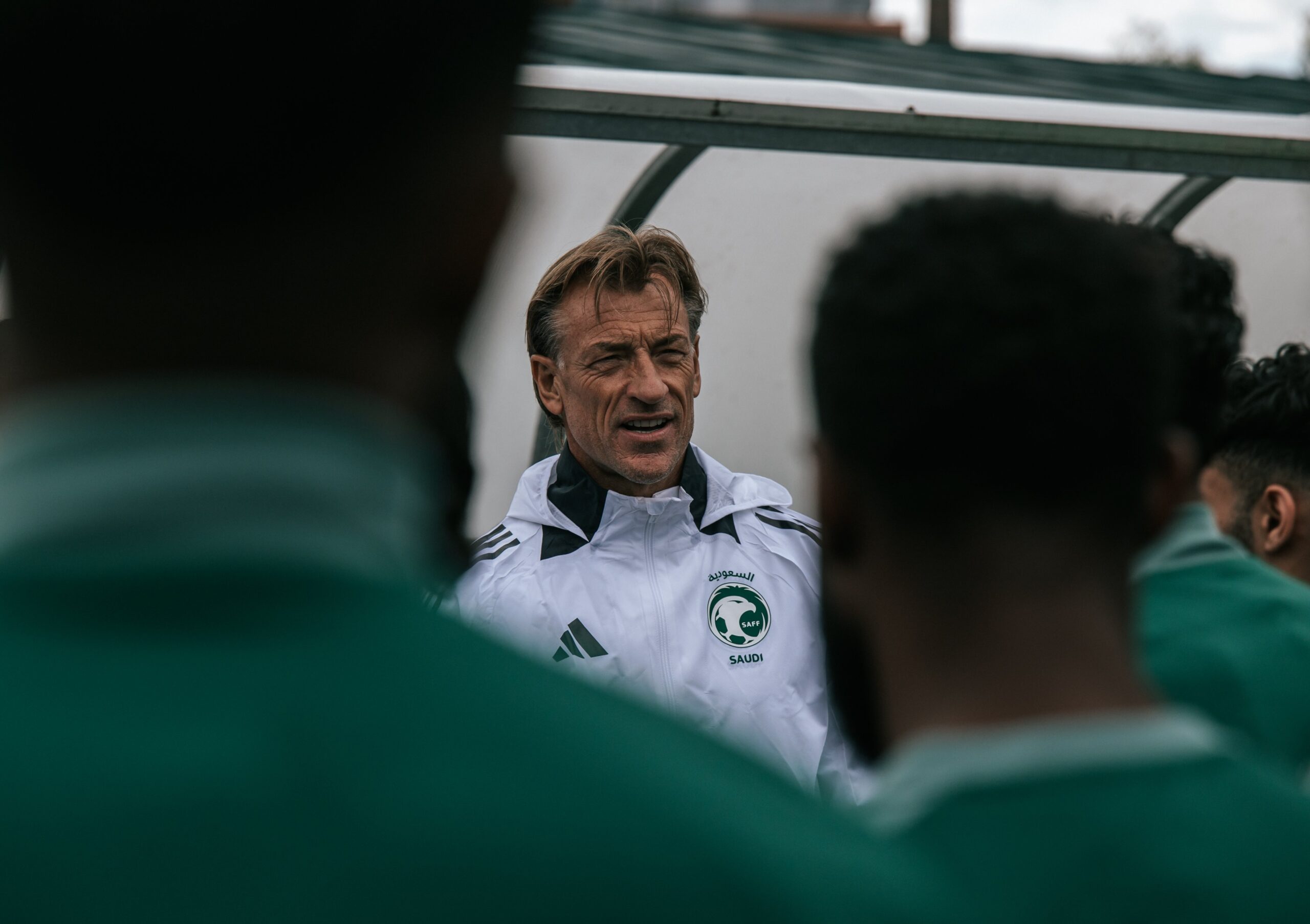 رينارد في حيرة دفاعية بين هذا الثنائي قبل مواجهة إندونيسيا