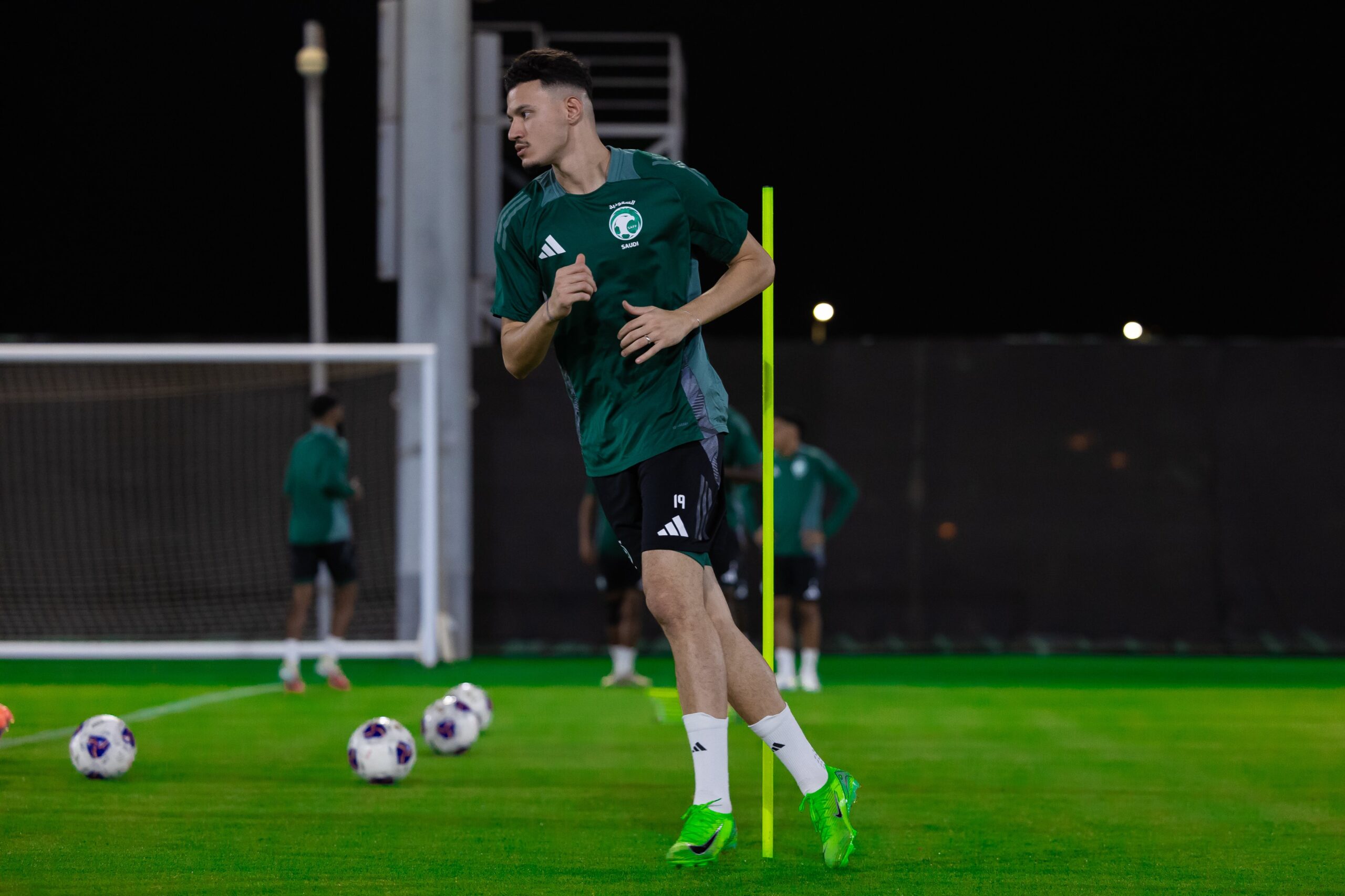 عودة عبد الله الحمدان تعزز صفوف الأخضر قبل مواجهة العراق