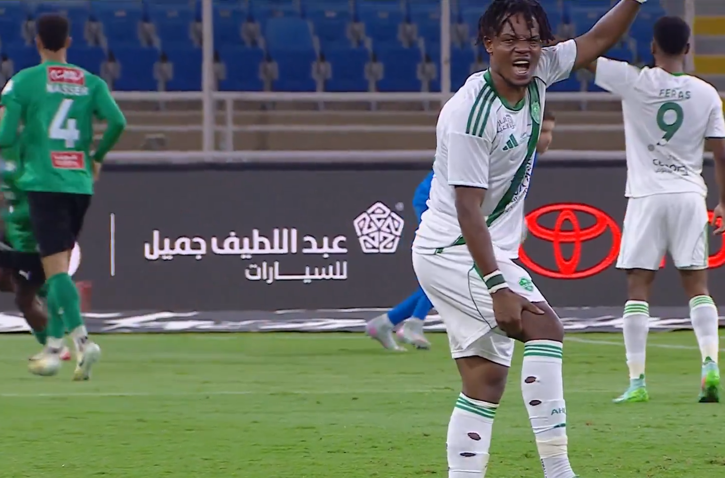 خرج على النقالة.. ريان حامد يغادر مباراة النجمة بسبب الإصابة