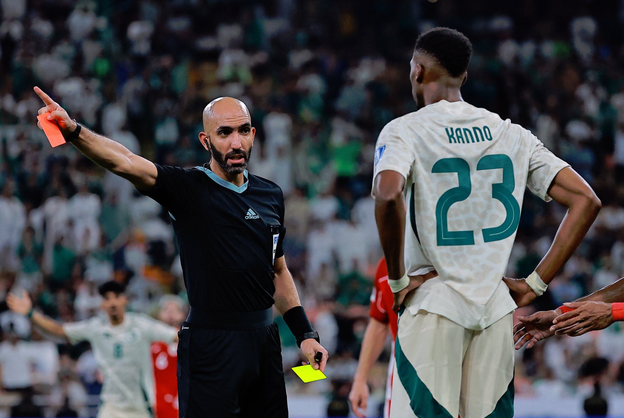 محمد كنو يواجه عقوبة مغلظة بعد الطرد أمام إندونيسيا