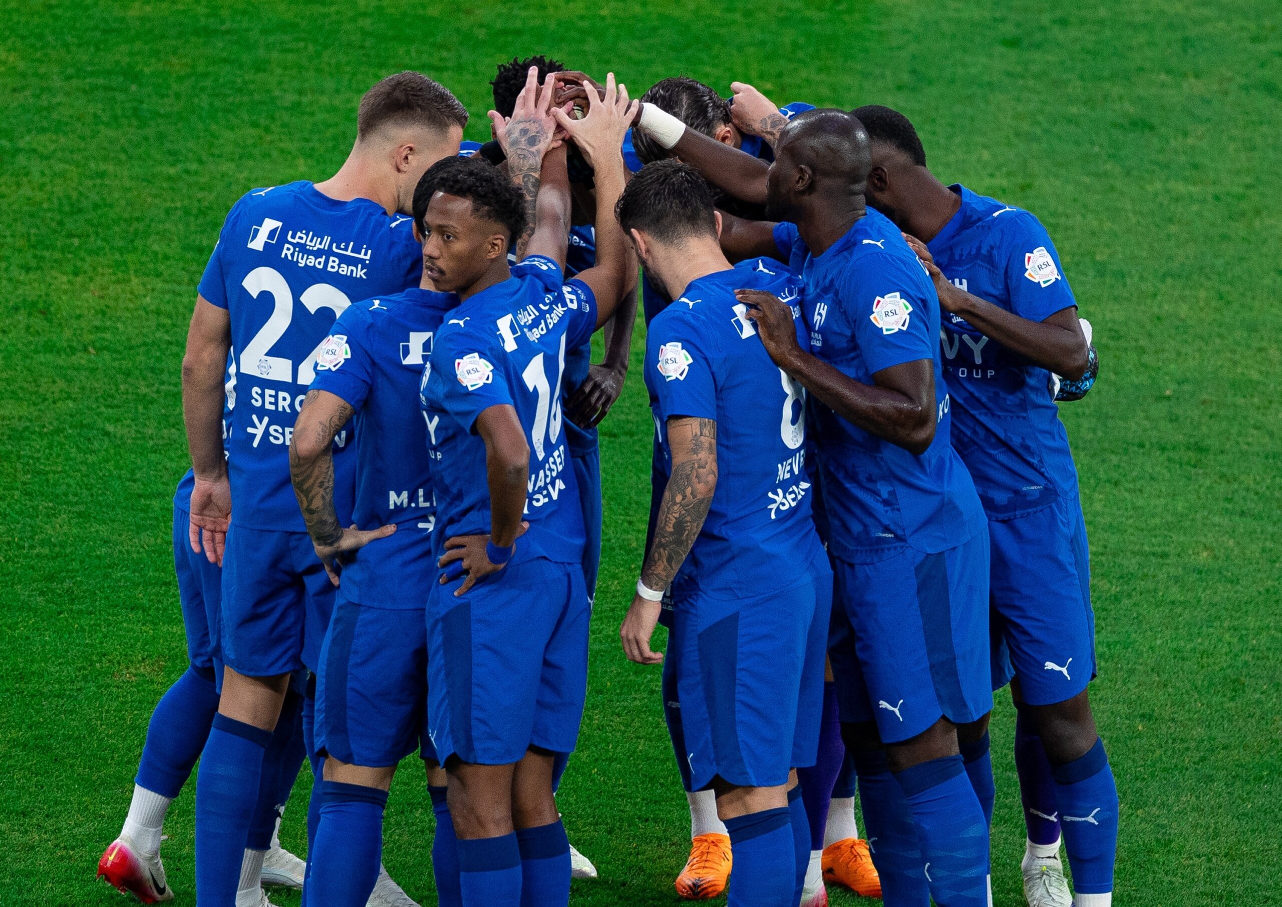 الهلال يقترب من تأمين بقاء نجومه الأجانب بعد تمديد عقد بونو