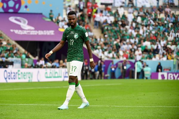 تمبكتي خارج الحسابات.. تفاصيل الإصابة التي أبعدته عن الأخضر