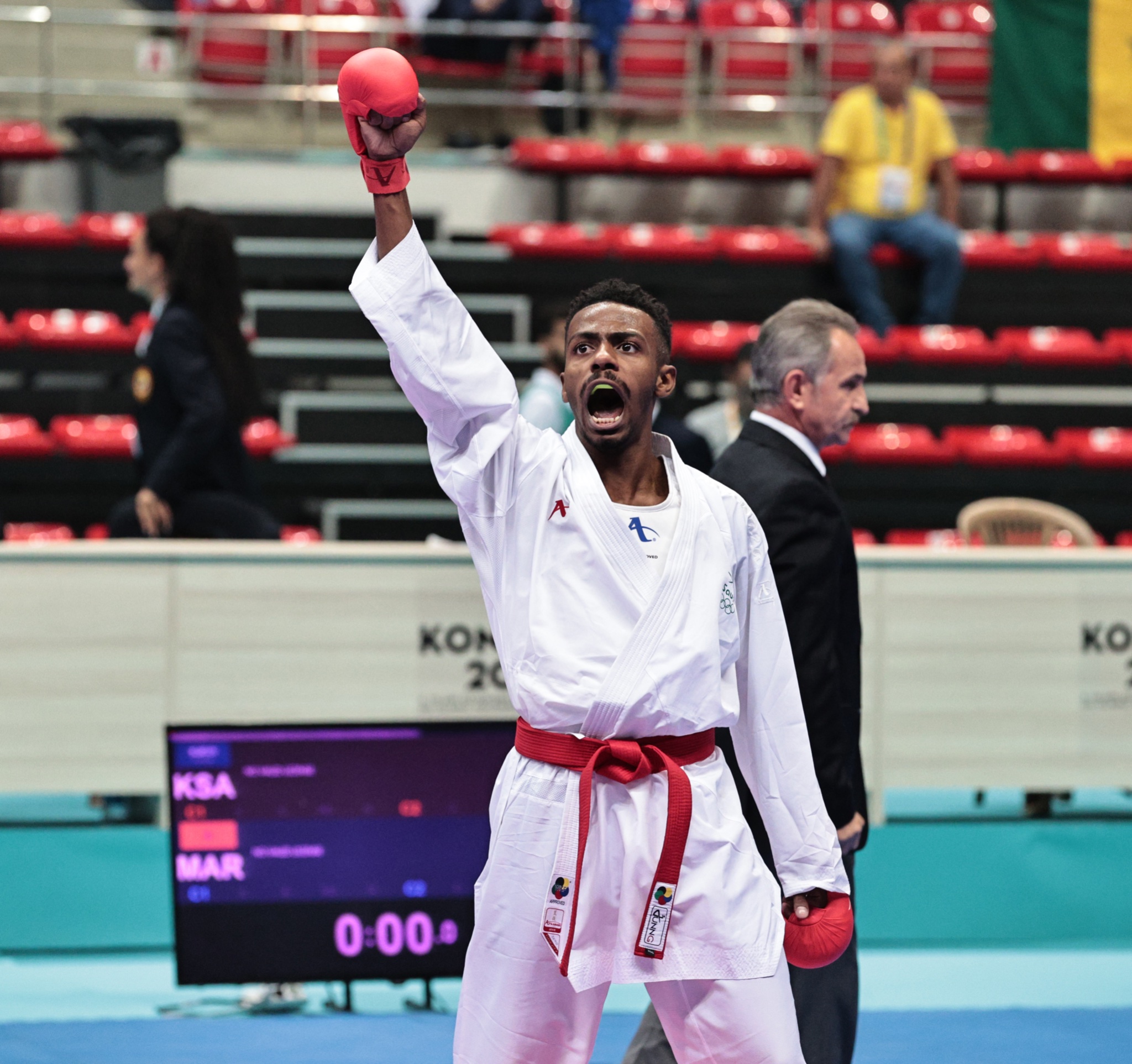 سعود البشير يهدي السعودية ميدالية في الكاراتيه