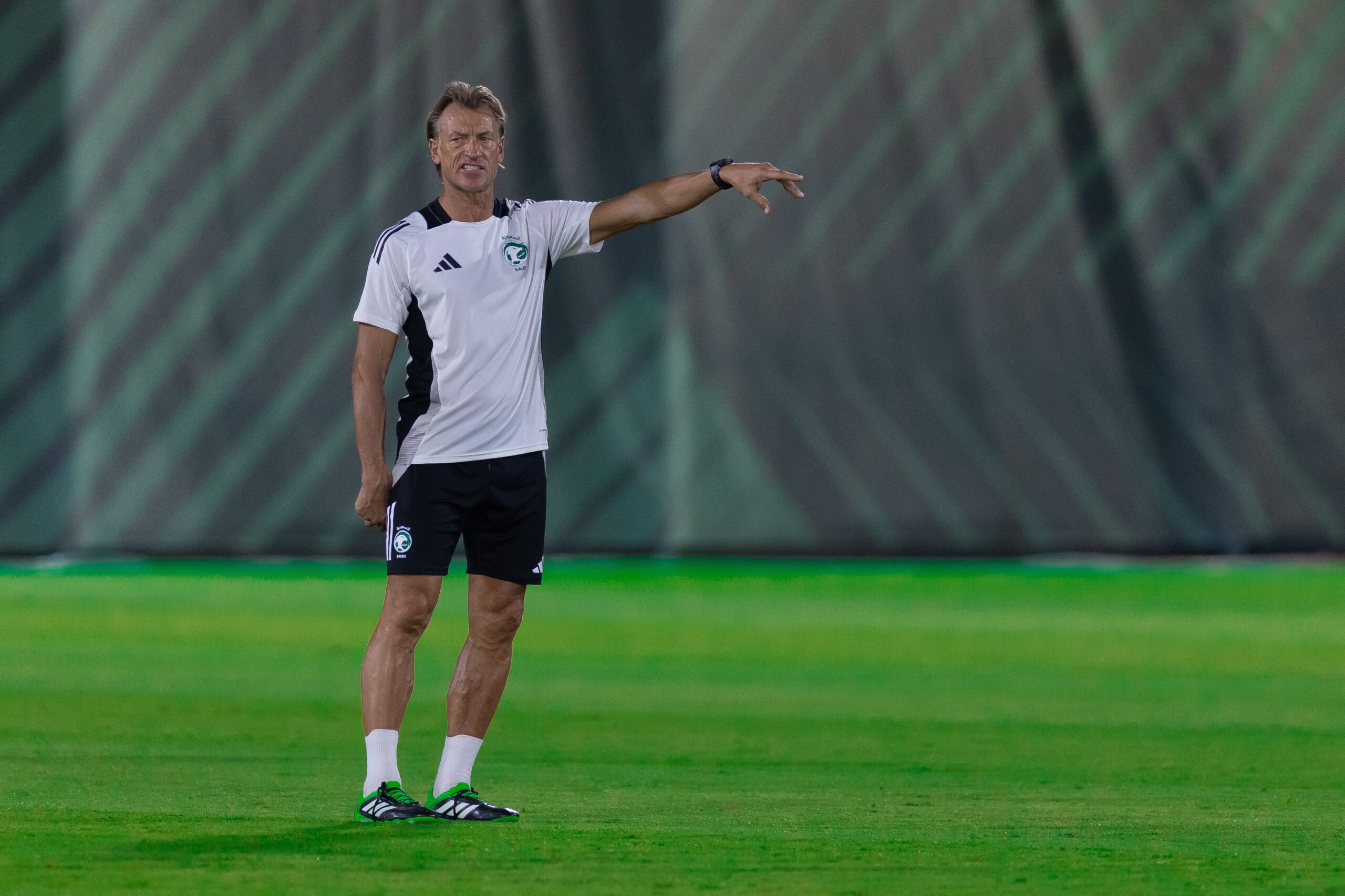 قبل مواجهة ساحل العاج.. رينارد يستبعد متعب الحربي ويستدعي الشهراني وكادش