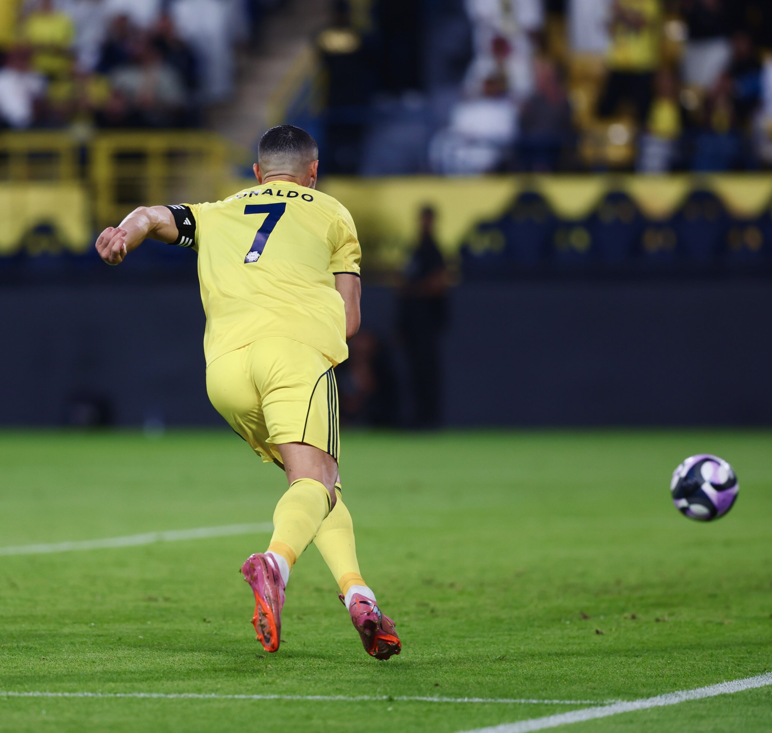 بـ«العقال والعارضة».. احتفال مميز من رونالدو بعد فوز النصر على الفيحاء