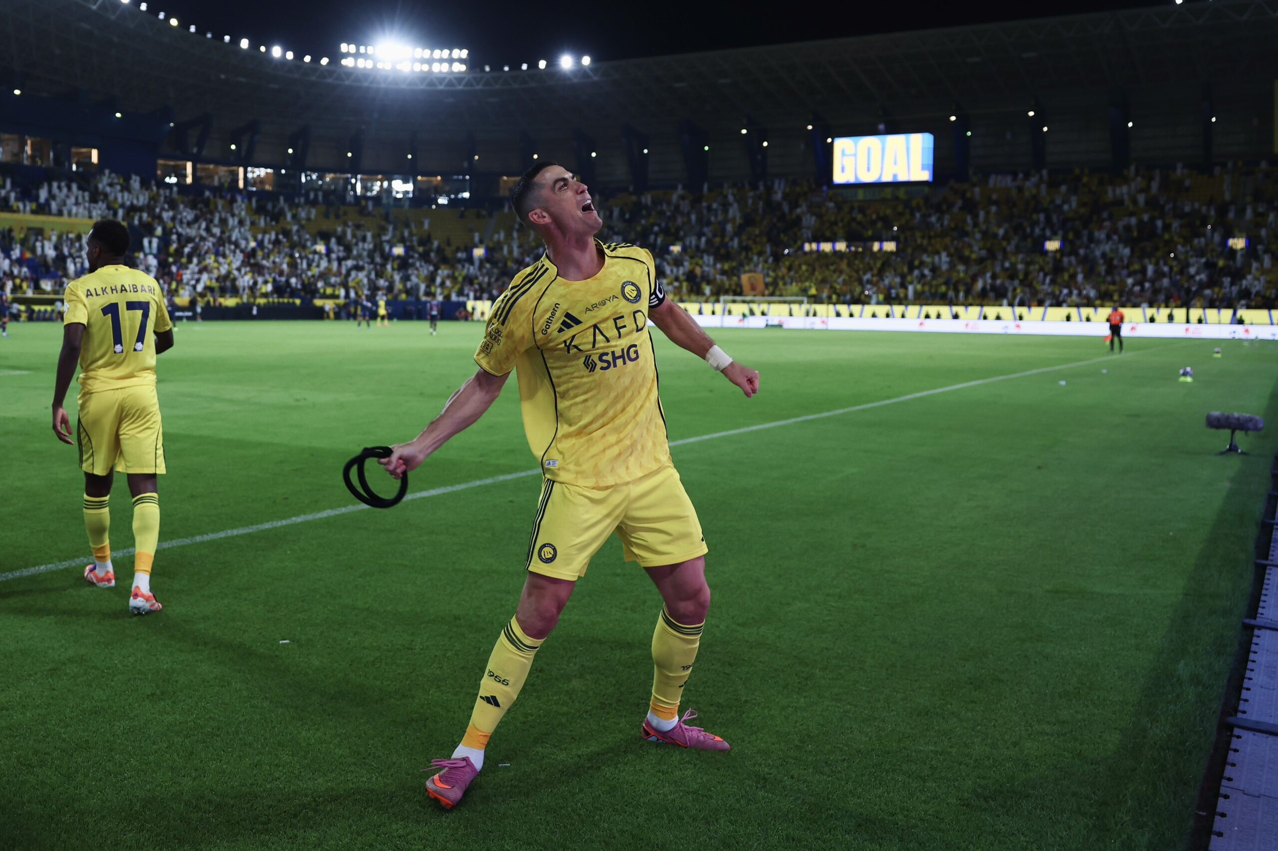 عاجل بعد الفوز على الفيحاء.. رونالدو: قلبي كان يخفق بسرعة لحظة ركلة الجزاء