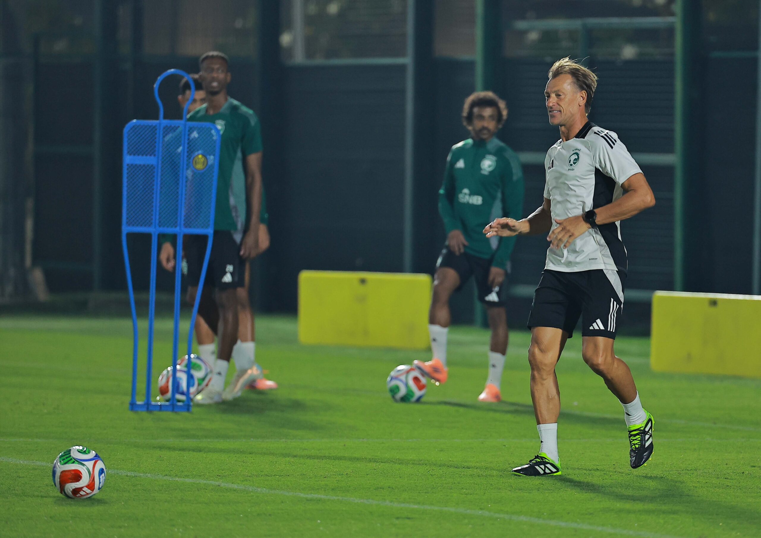 معسكر المنتخب السعودي.. غياب سالم الدوسري وعودة 3 نجوم لتدريبات الأخضر