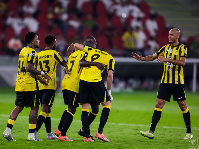 الاتحاد ينجو من فخ الرياض ويعود لسكة الانتصارات في دوري روشن