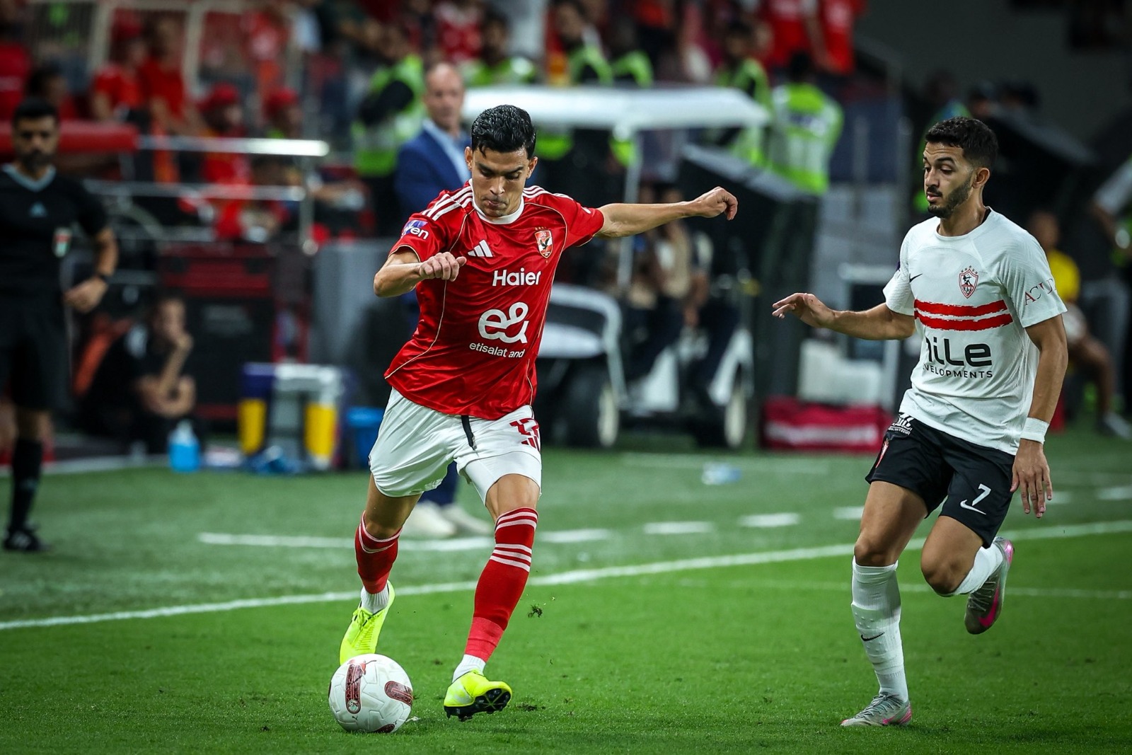 بعد التتويج بالسوبر.. ماذا حدث بين نجوم الأهلي والزمالك؟ (صور)