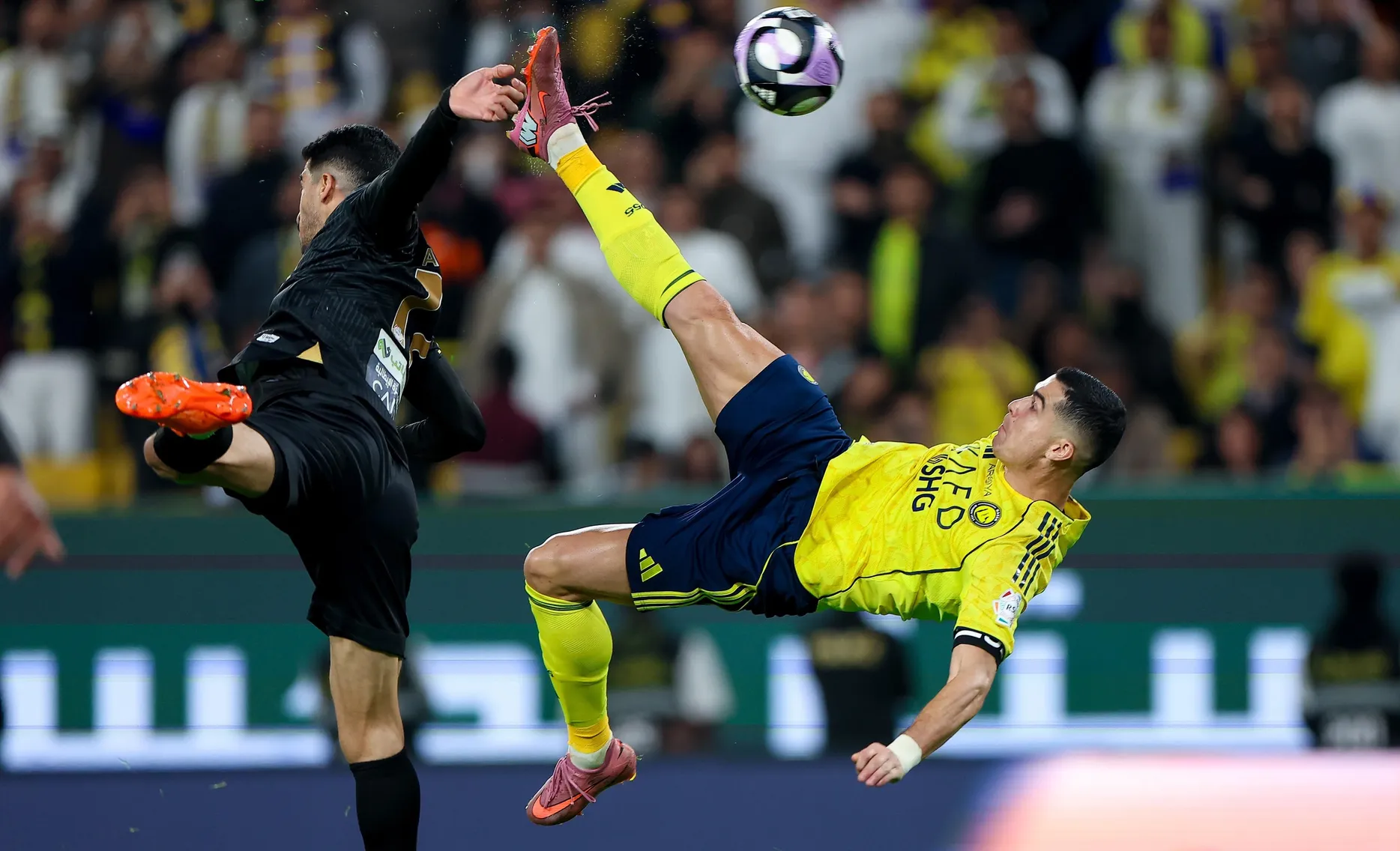 فيديو| هدف رونالدو يشعل الجدل.. وإعلامي يرفض منحه لقب «التاريخي»