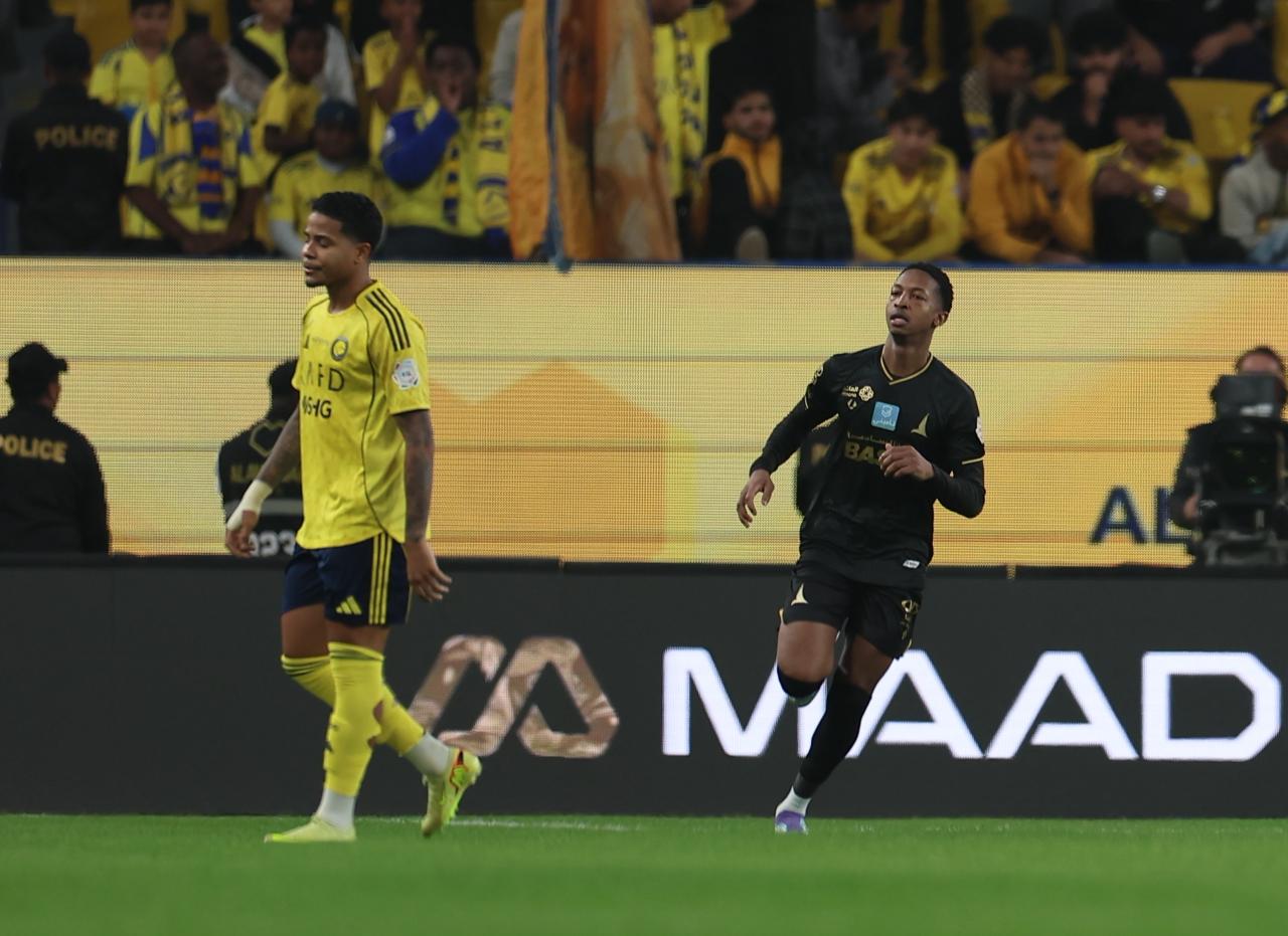 حقيقة عرض الـ100 مليون ريال.. الخليج يكشف ما دار بين الهلال ومراد هوساوي