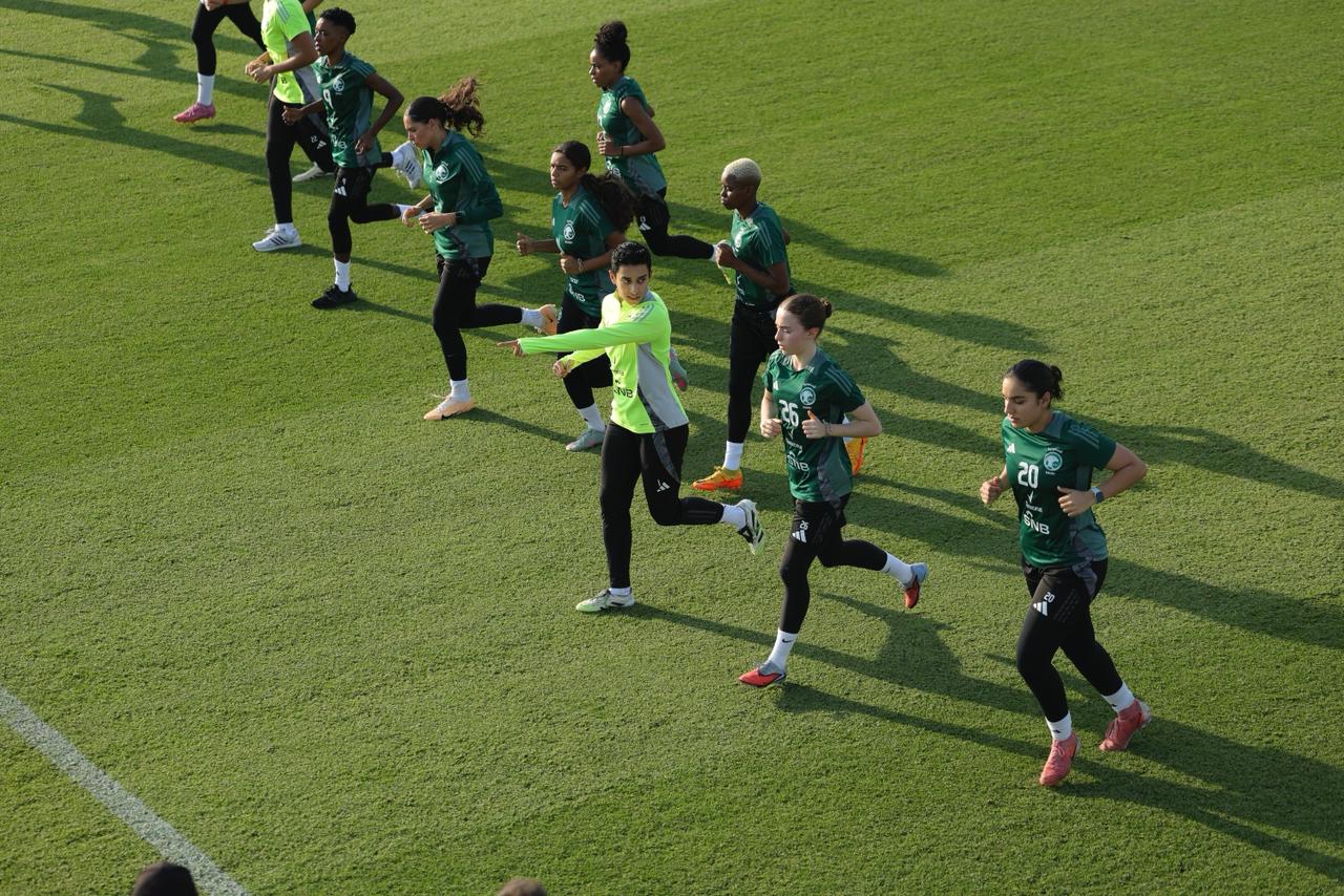 أخضر السيدات يفتتح مشاركته في غرب آسيا 2025 بمواجهة العراق