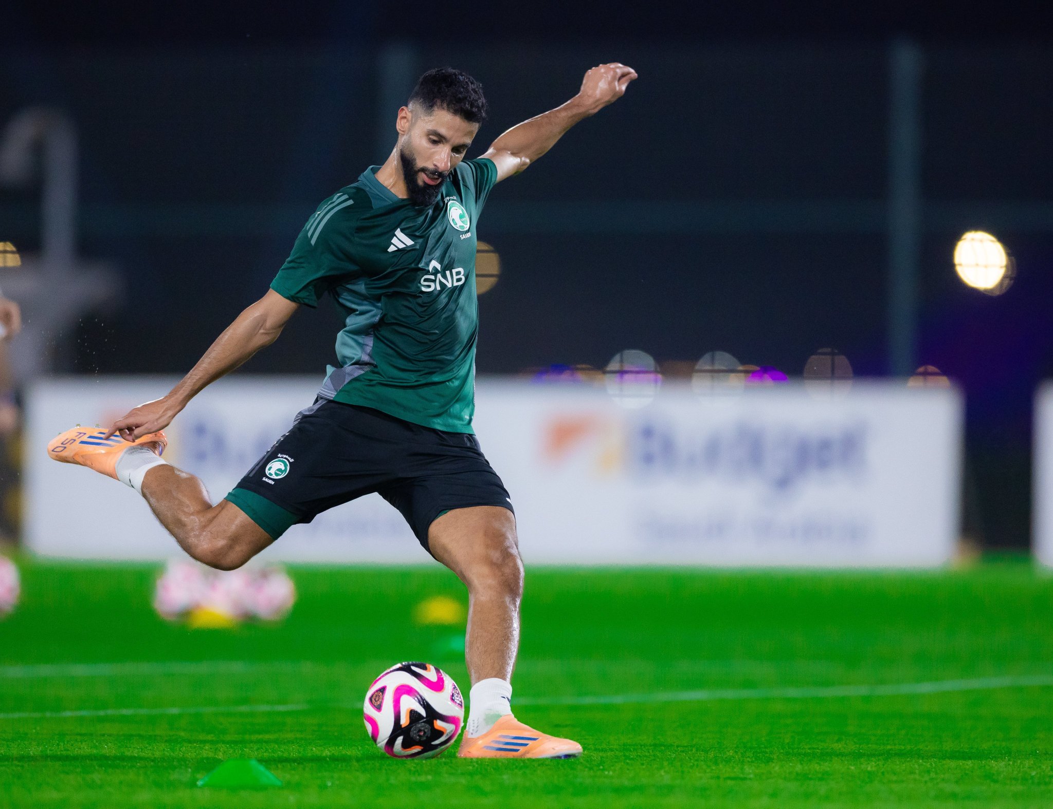 إصابة صالح الشهري تُربك استعدادات الأخضر في معسكر جدة