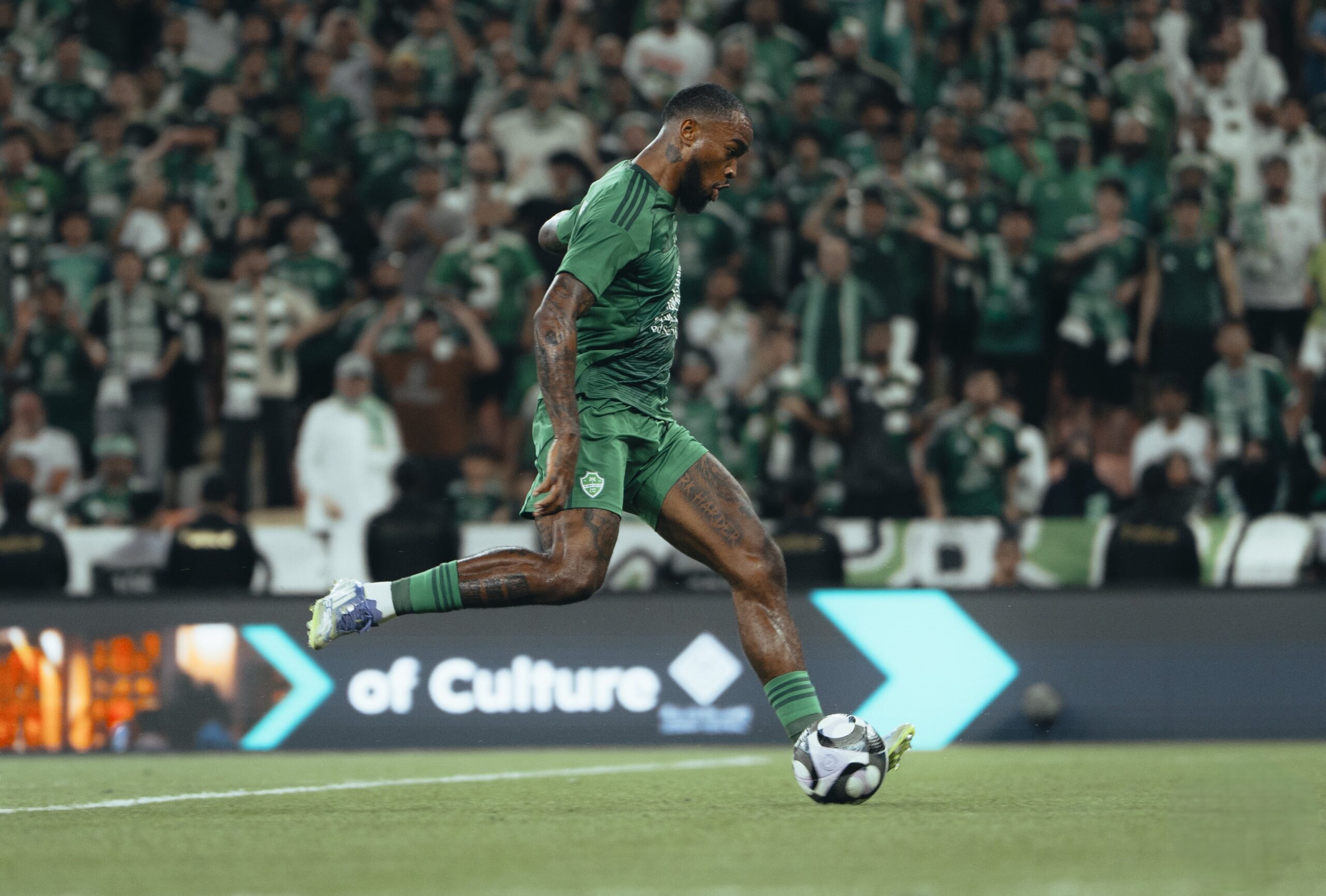 الأهلي يضع شرطاً واحداً للموافقة على رحيل إيفان توني في الميركاتو الشتوي