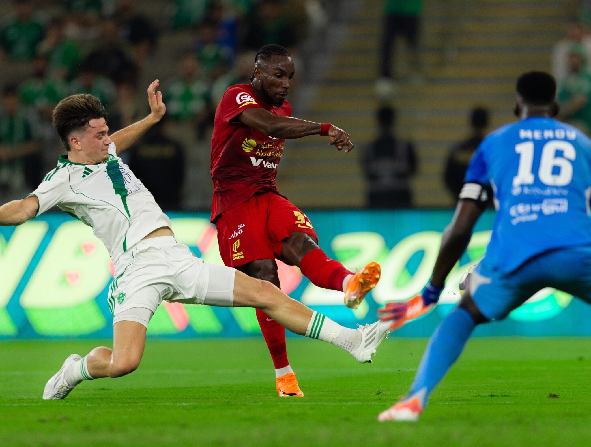 عاجل سيناريو مجنون في كأس الملك.. قمة الأهلي والقادسية إلى الأشواط الإضافية