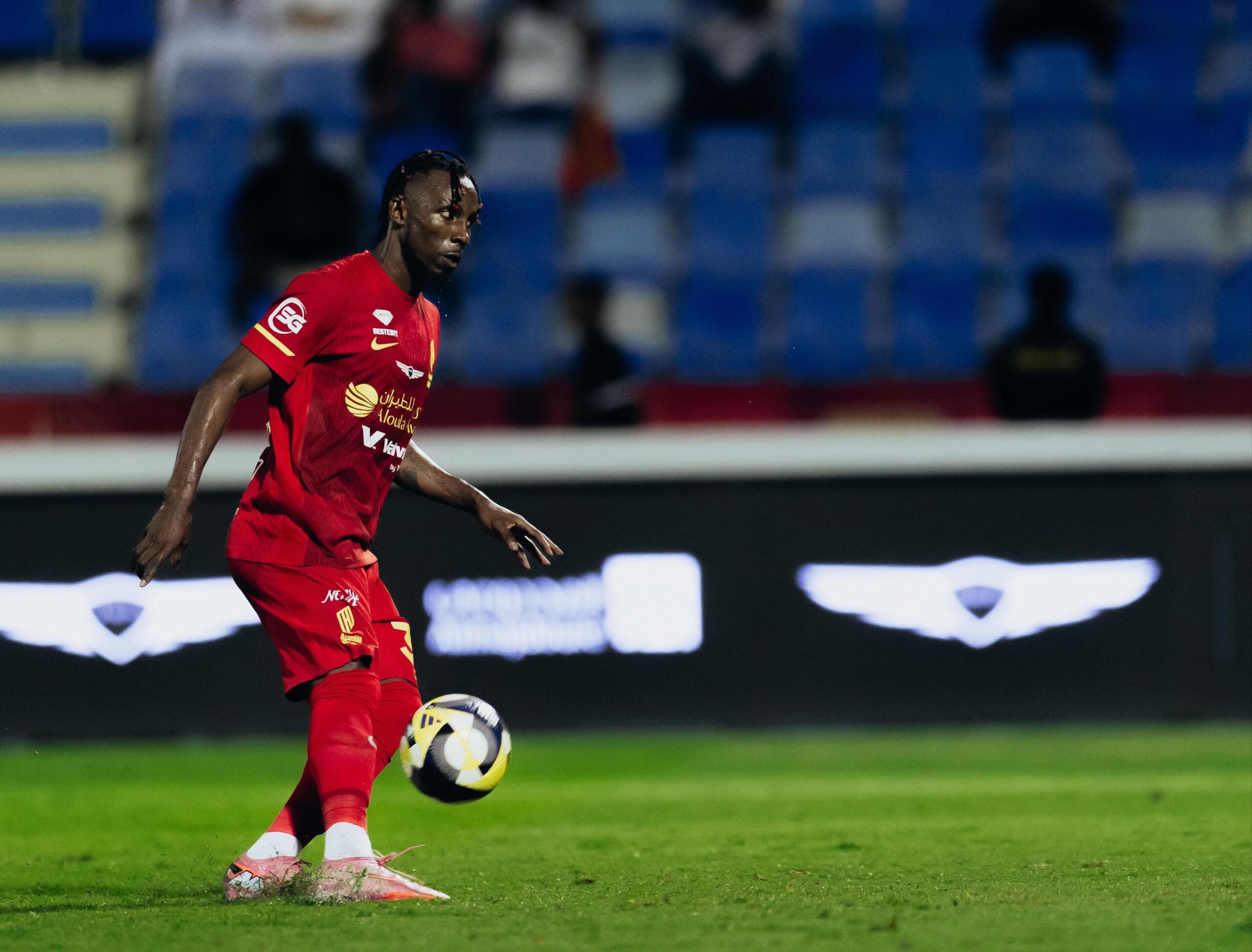 القادسية مهدد بفقدان أبرز أسلحته أمام الأهلي بسبب إصابة الكاحل