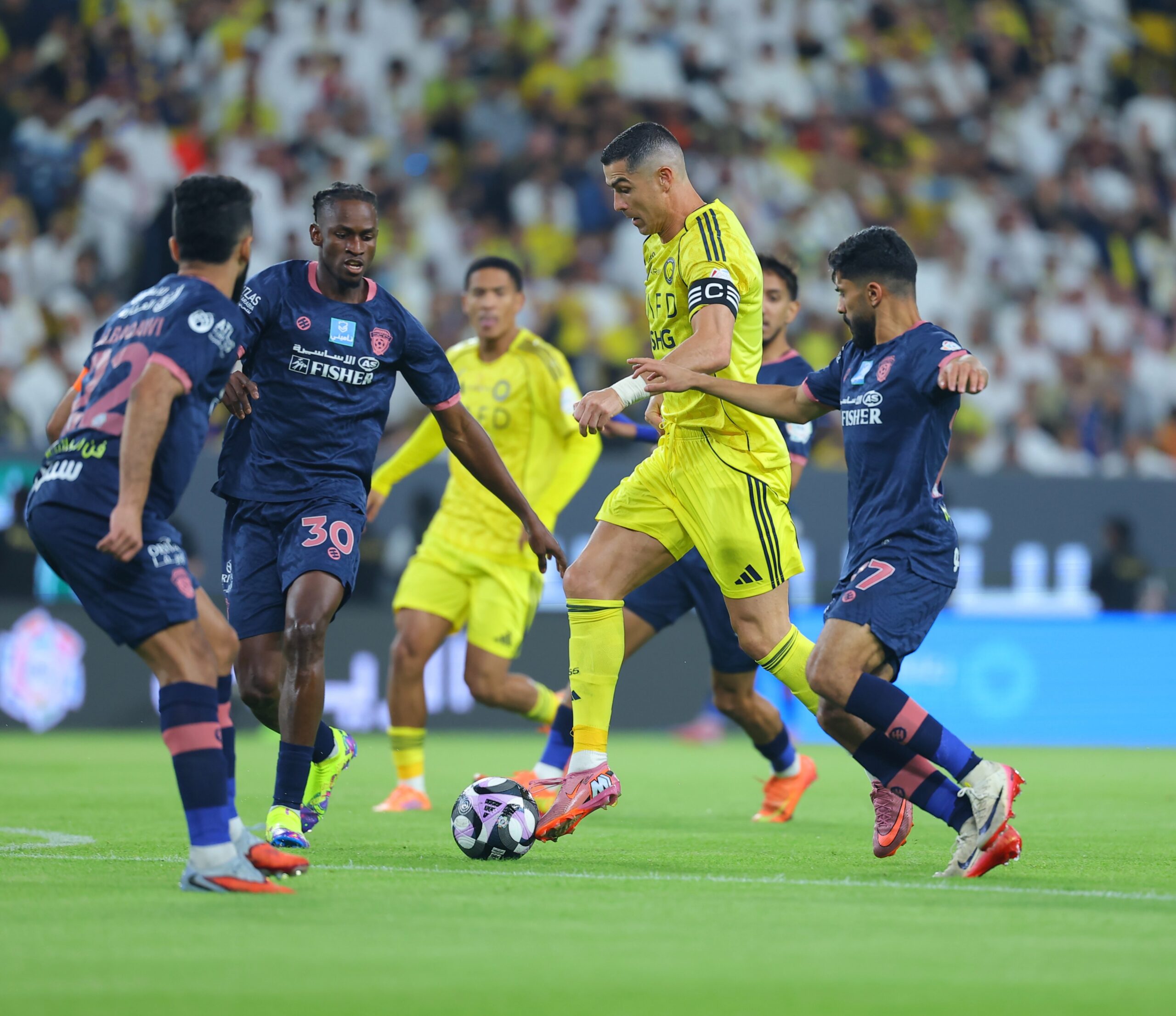 عاجل ركلة جزاء قاتلة.. النصر ينتصر على الفيحاء ويحلق في صدارة الدوري السعودي