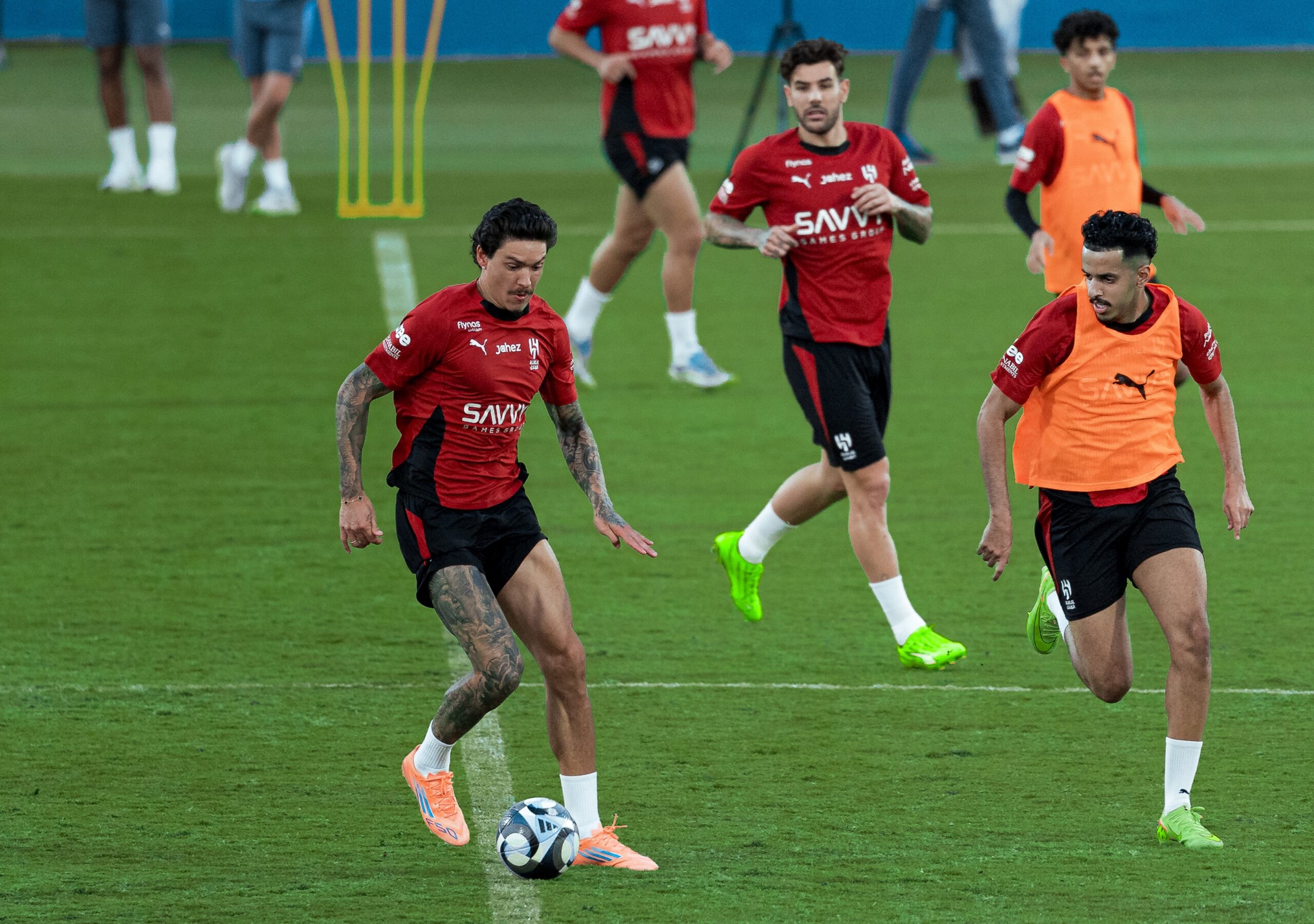 الهلال يراقب جاهزية داروين نونيز قبل مواجهة الفتح