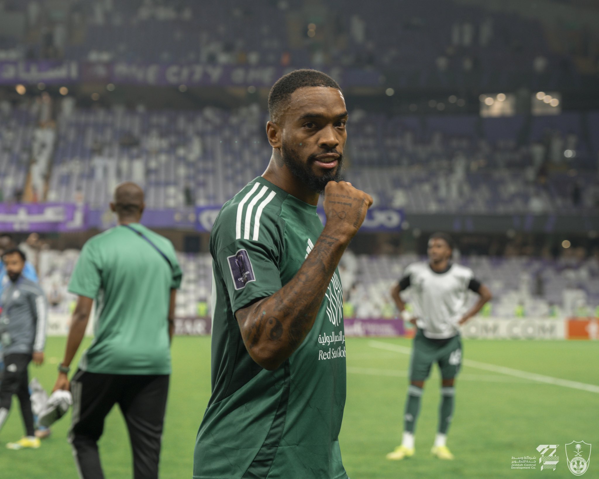 الأهلي يحصّن نجمه الهداف إيفان توني وسط تحركات أندية الدوري الإنجليزي