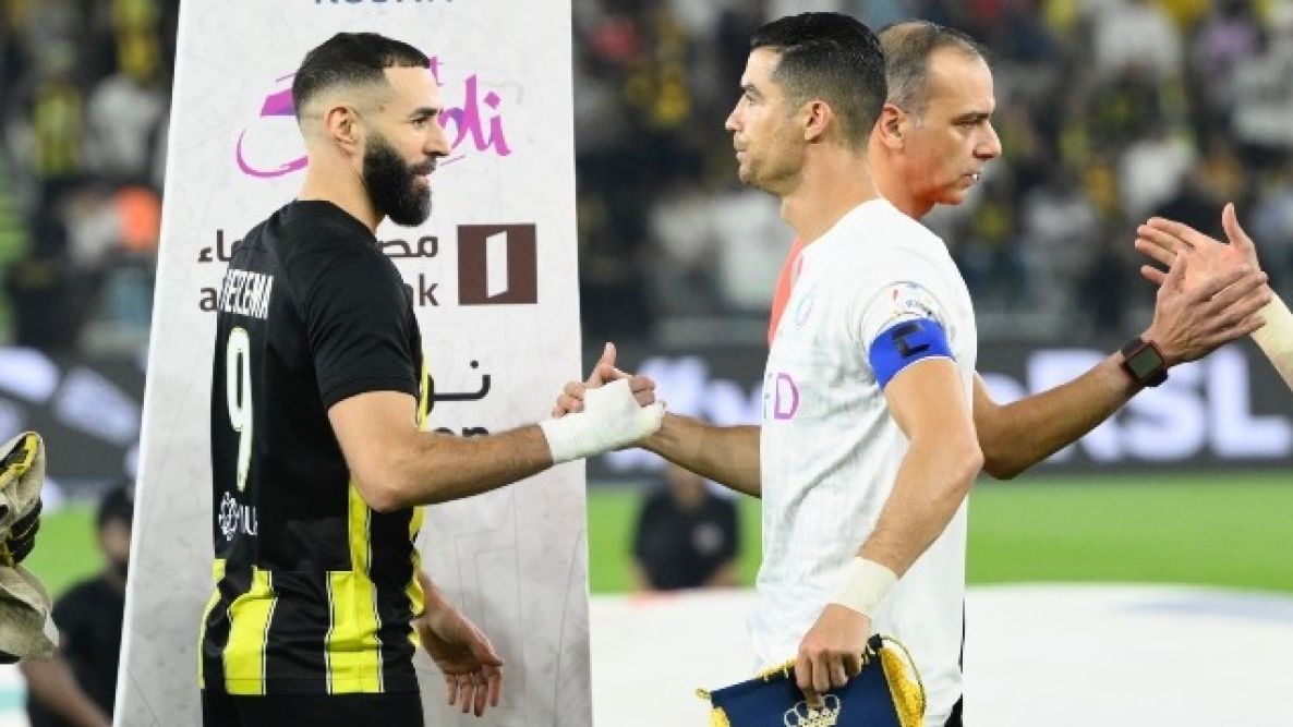 بعد لقطة “التحية الباردة”.. بنزيما يكشف حقيقة علاقته بكريستيانو رونالدو