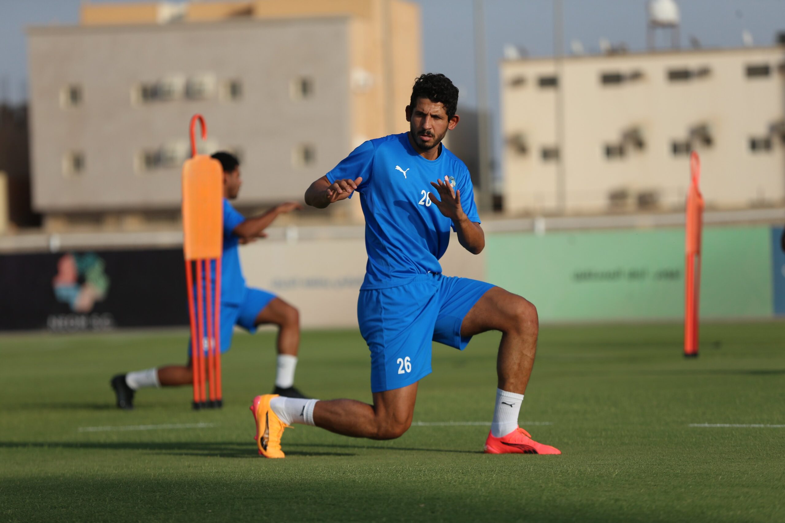 مشهد حزين.. أحمد حجازي يُظهر خيبة أمله بعد مباراة النصر ونيوم