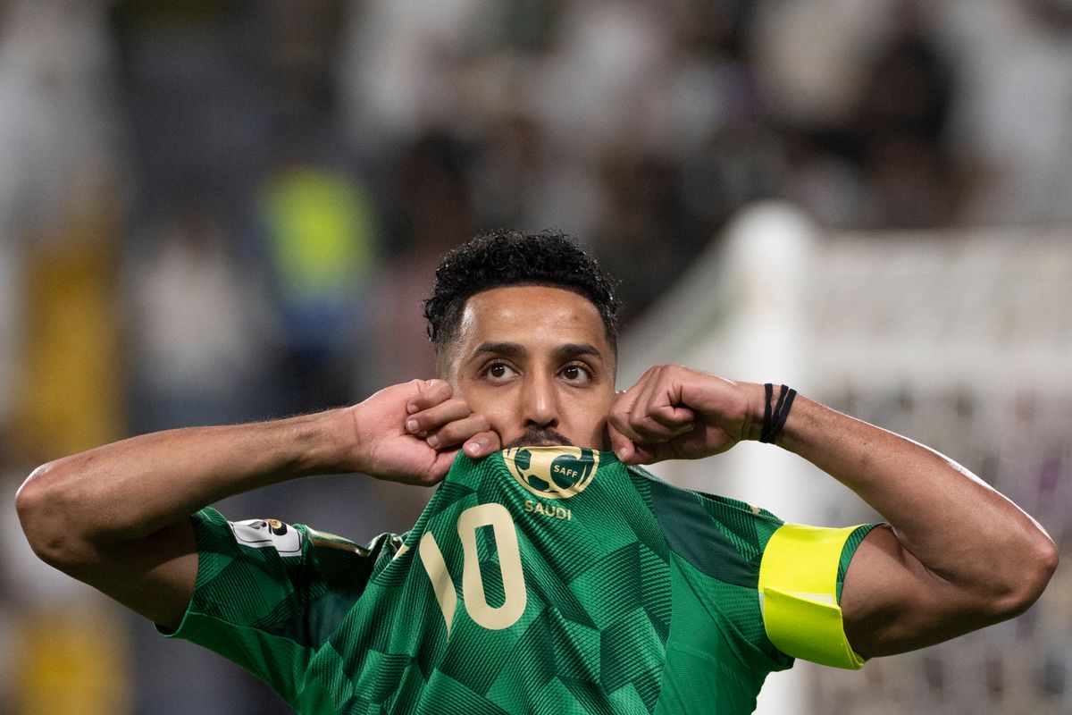 سالم الدوسري على بُعد مباراة واحدة من المجد المئوي مع المنتخب السعودي