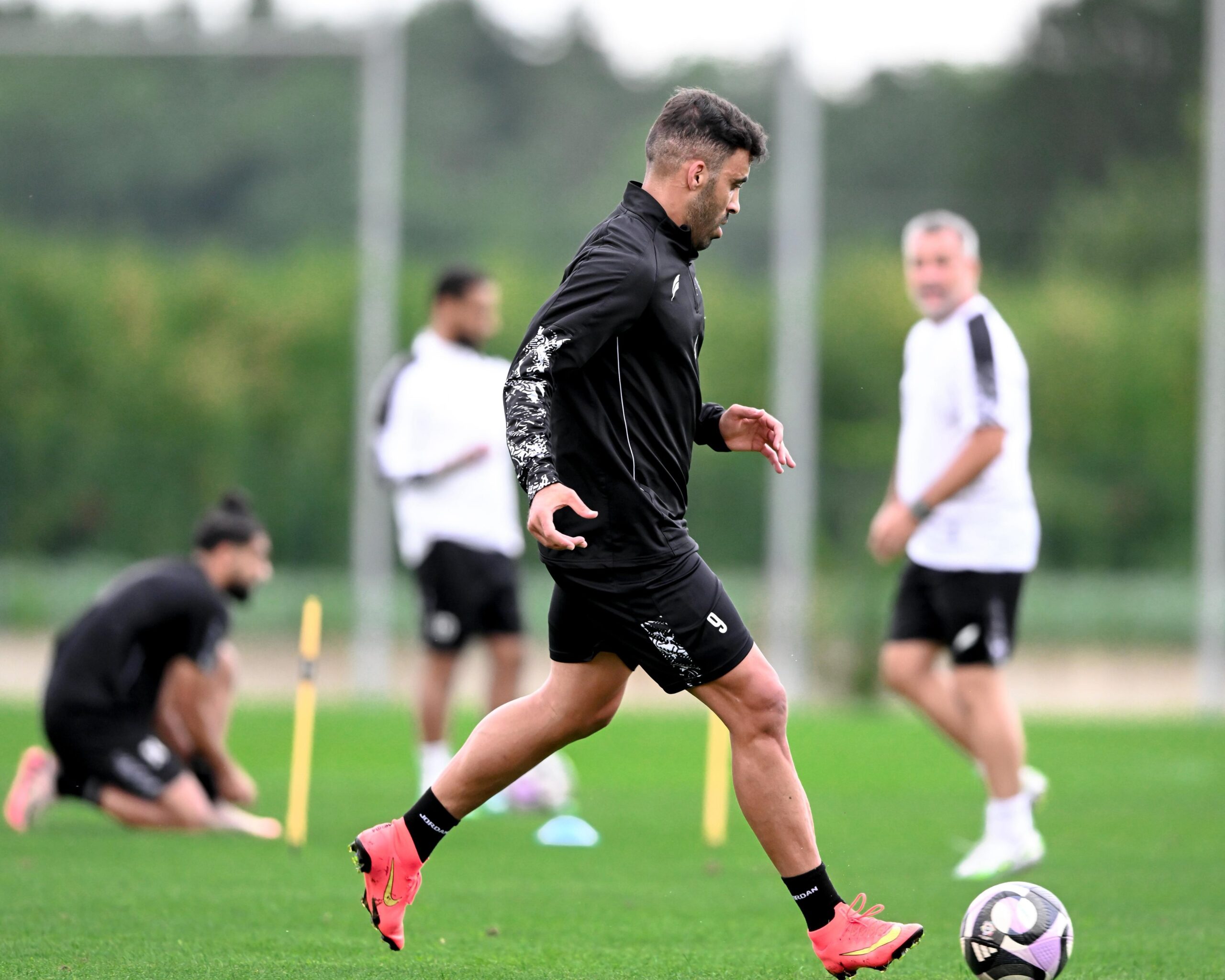 الشباب يستعيد خدمات عبدالرزاق حمدالله قبل مواجهة الأخدود في روشن