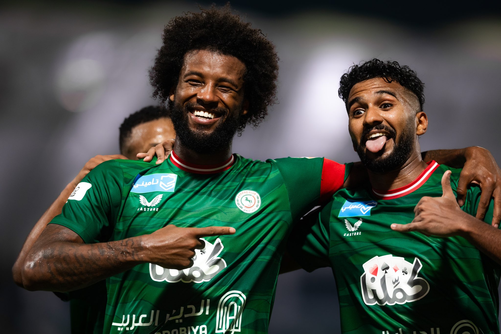 قبل مواجهة الفيحاء.. الشهري يحفّز لاعبيه وفينالدوم في تدريبات خاصة