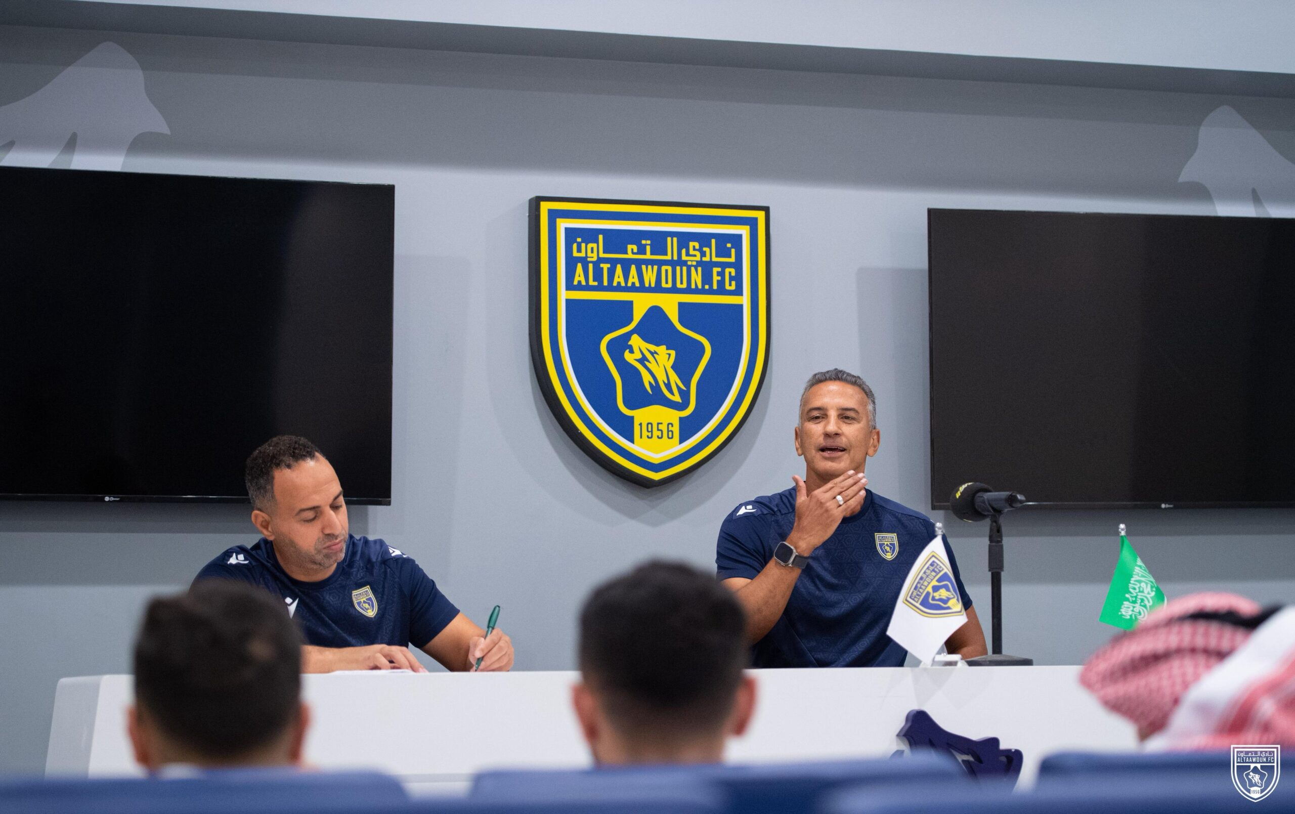 شاموسكا يطالب بضم مهاجم جديد لتعويض إصابة بارو في التعاون